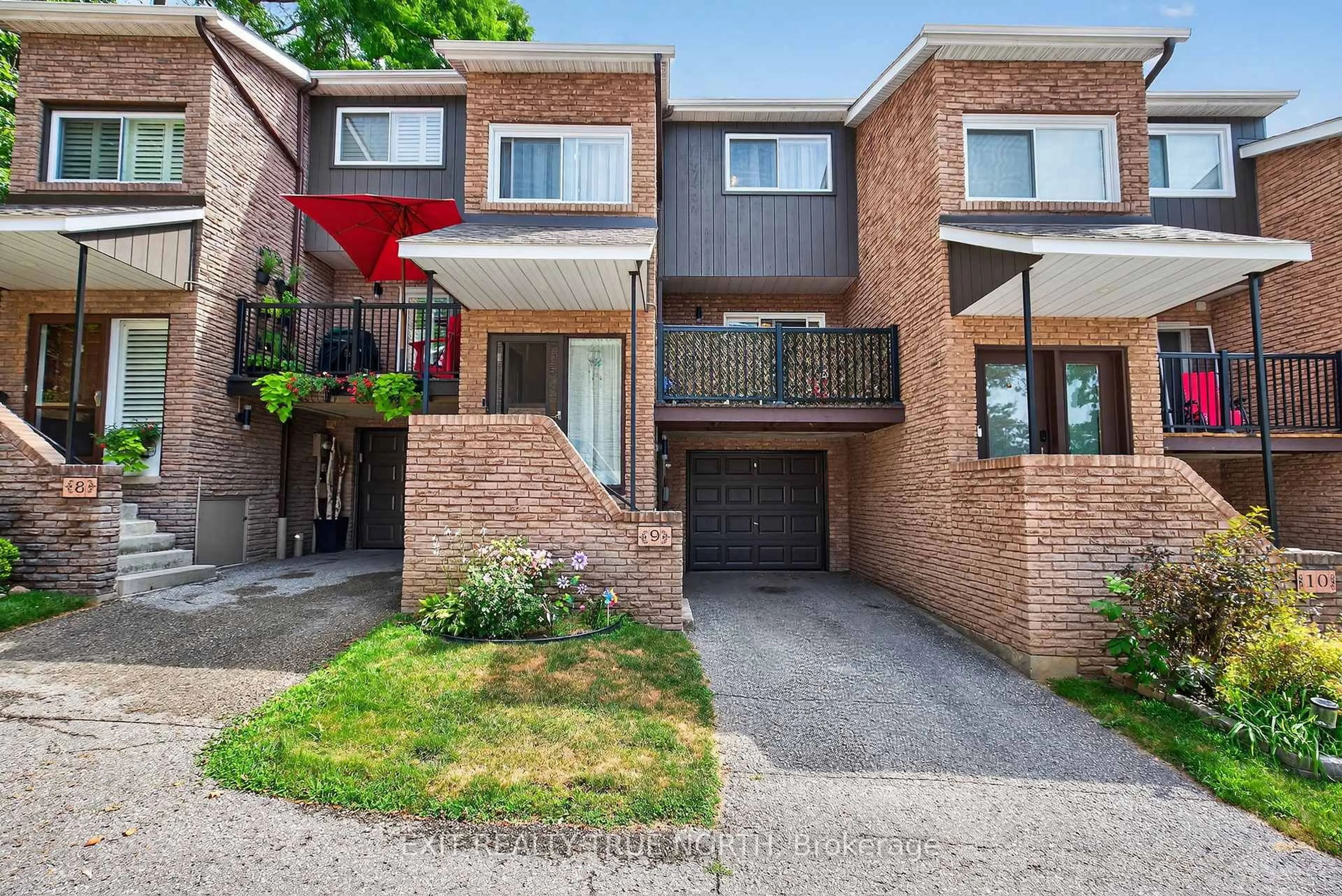 Home with brick exterior material, street for 17 St Vincent St #9, Barrie Ontario L4M 3Y3