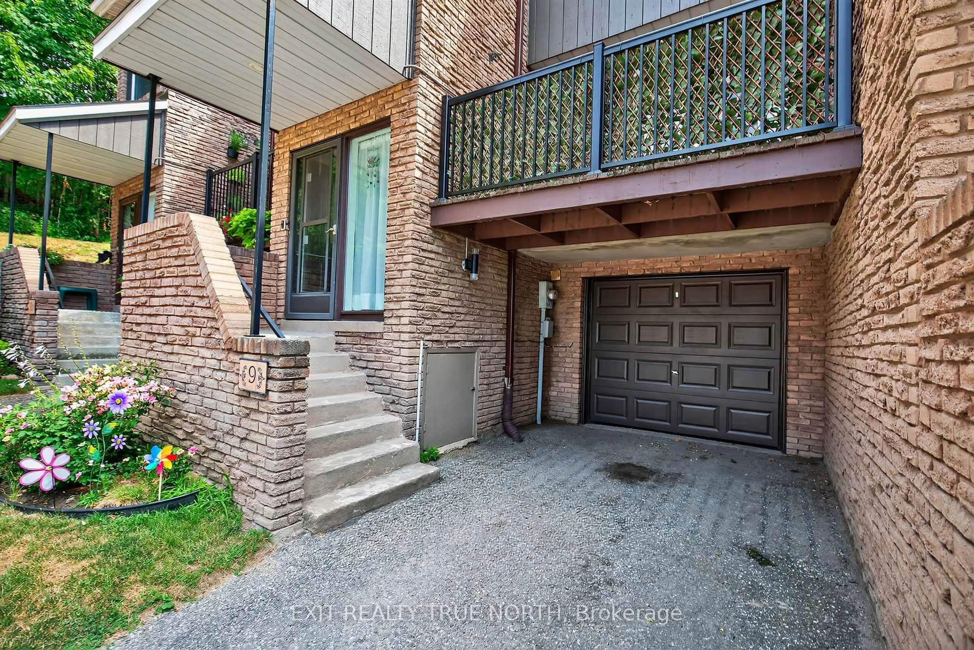 Unknown for 17 St Vincent St #9, Barrie Ontario L4M 3Y3