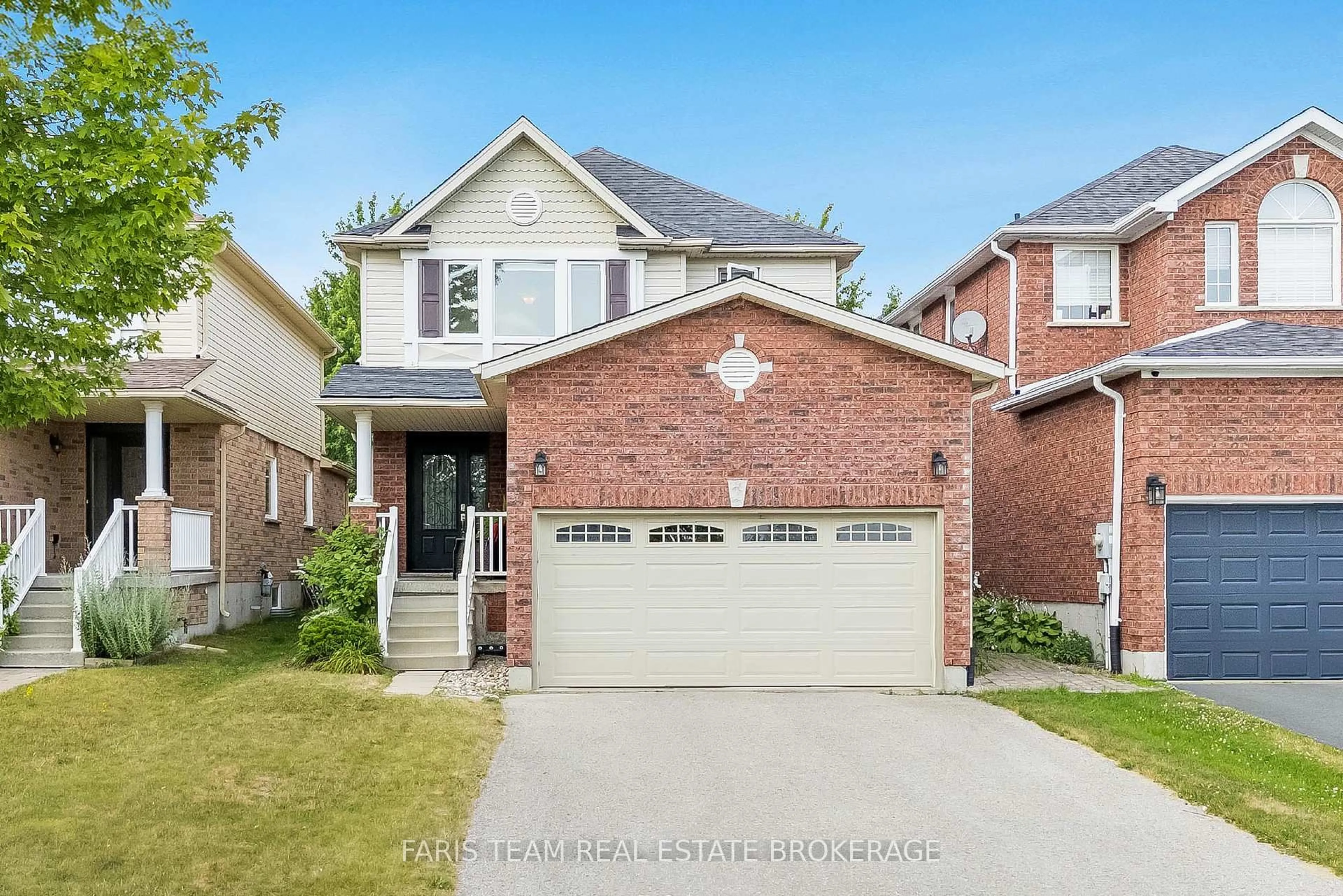 Home with brick exterior material, street for 40 Sovereign's Gate, Barrie Ontario L4N 0K7
