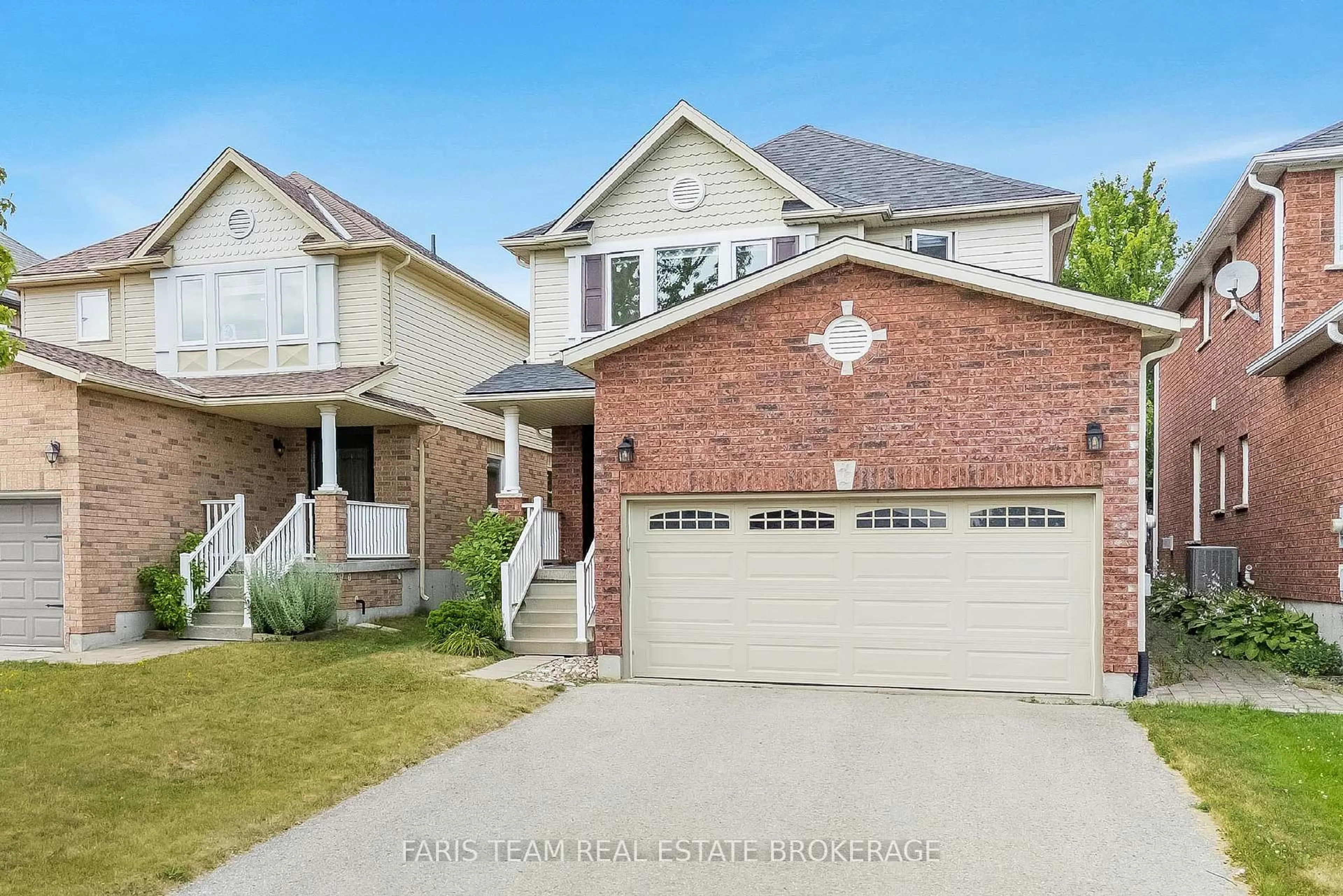 Home with brick exterior material, street for 40 Sovereign's Gate, Barrie Ontario L4N 0K7