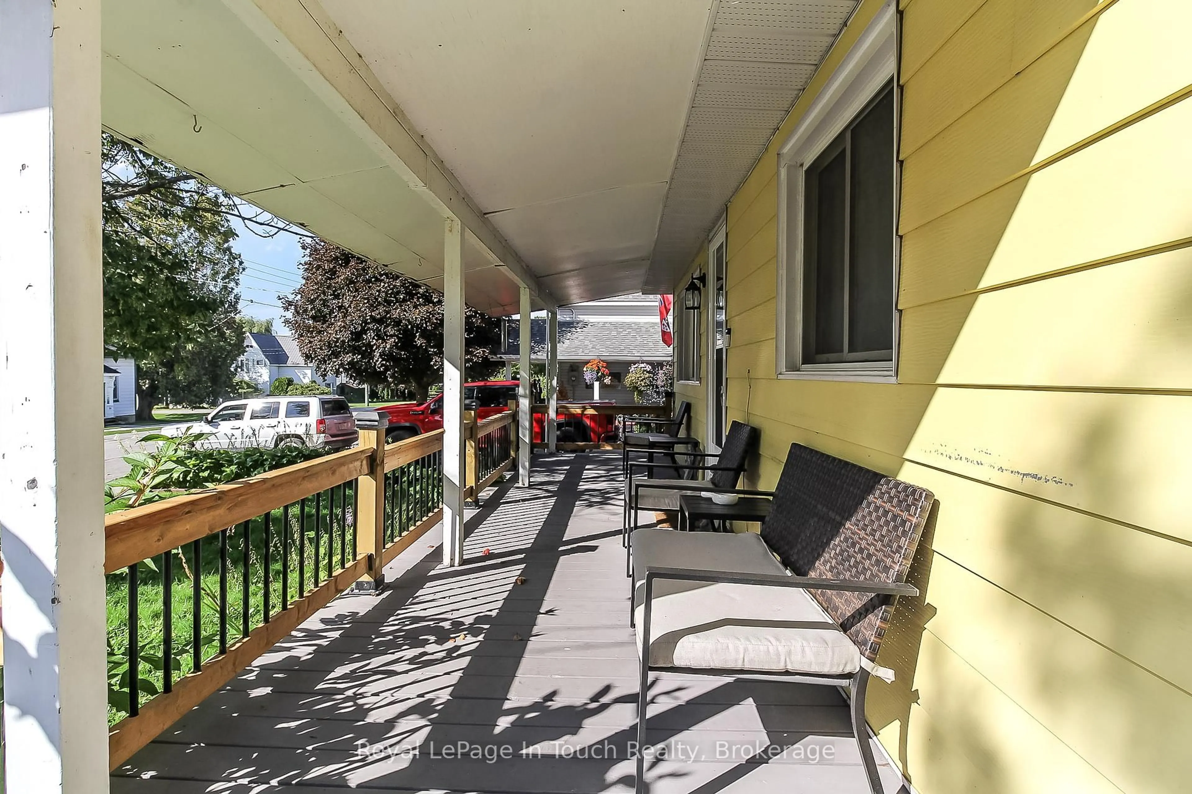 Patio, street for 27 Peel St, Penetanguishene Ontario L9M 1A5