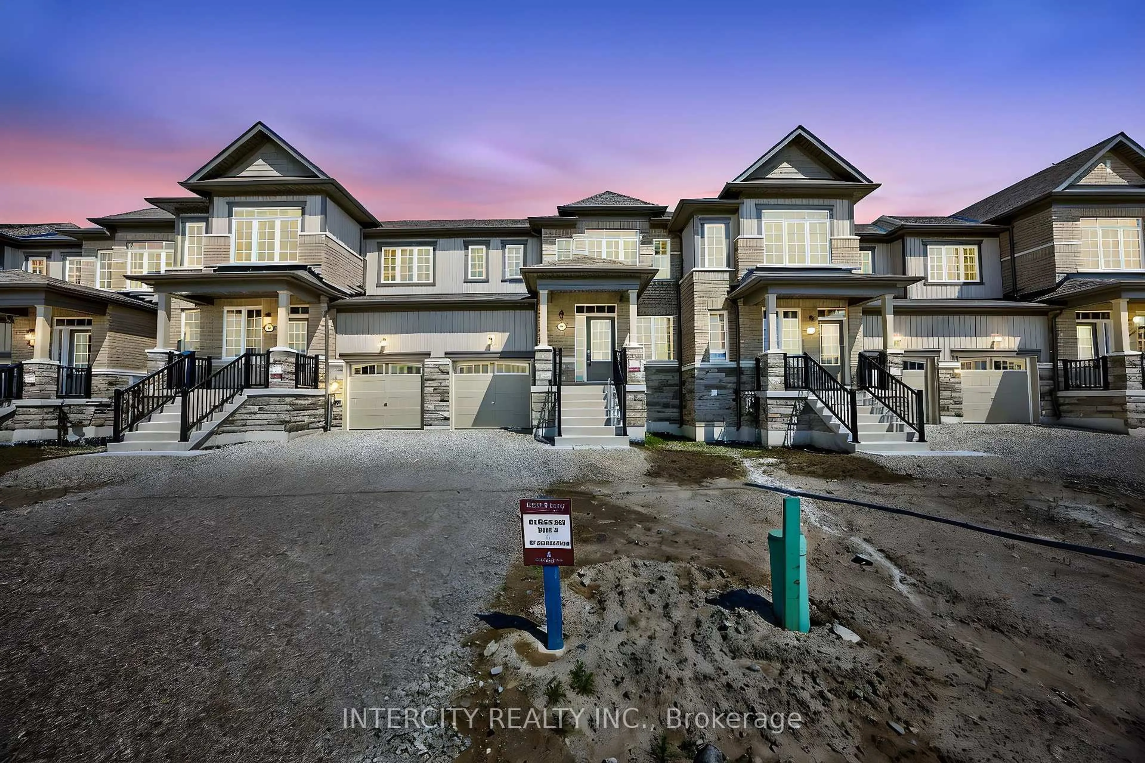 A pic from outside/outdoor area/front of a property/back of a property/a pic from drone, street for 17 Avalon Dr, Wasaga Beach Ontario L9R 0M2