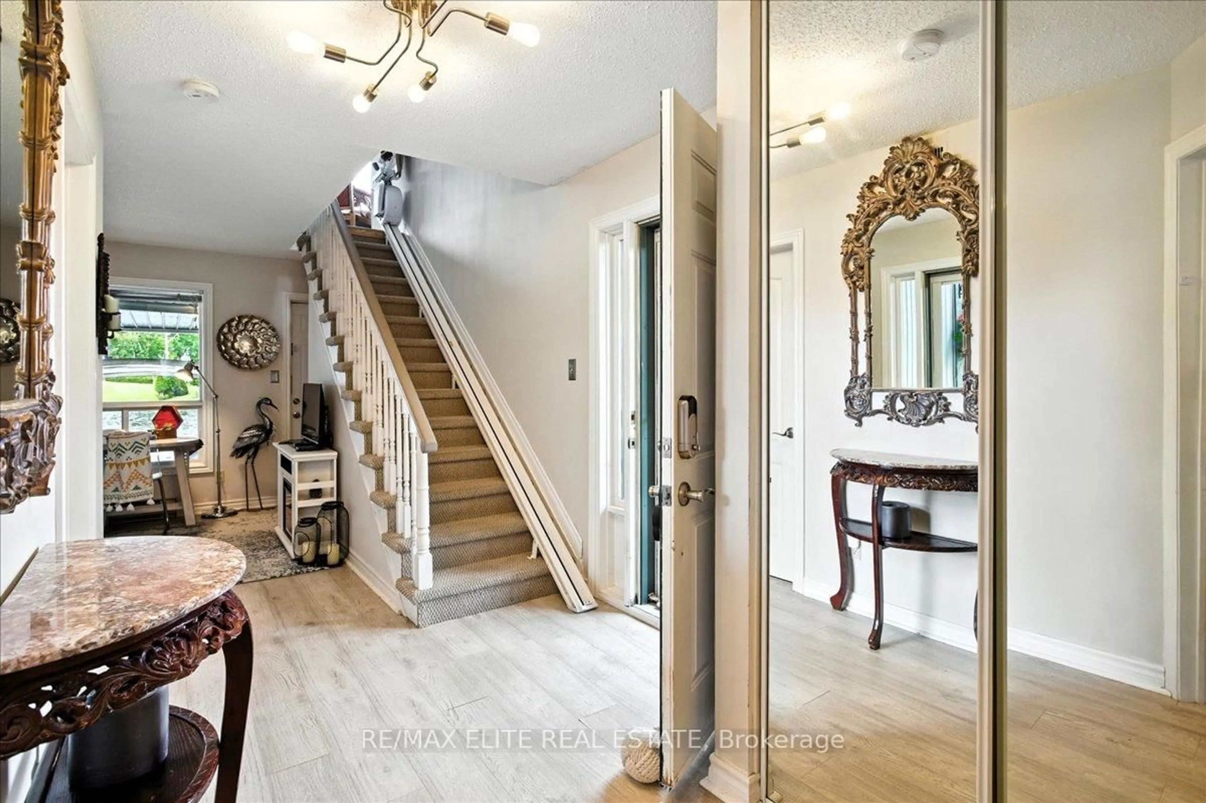 Indoor entryway for 24 Laguna Pkwy #12, Ramara Ontario L0K 1B0