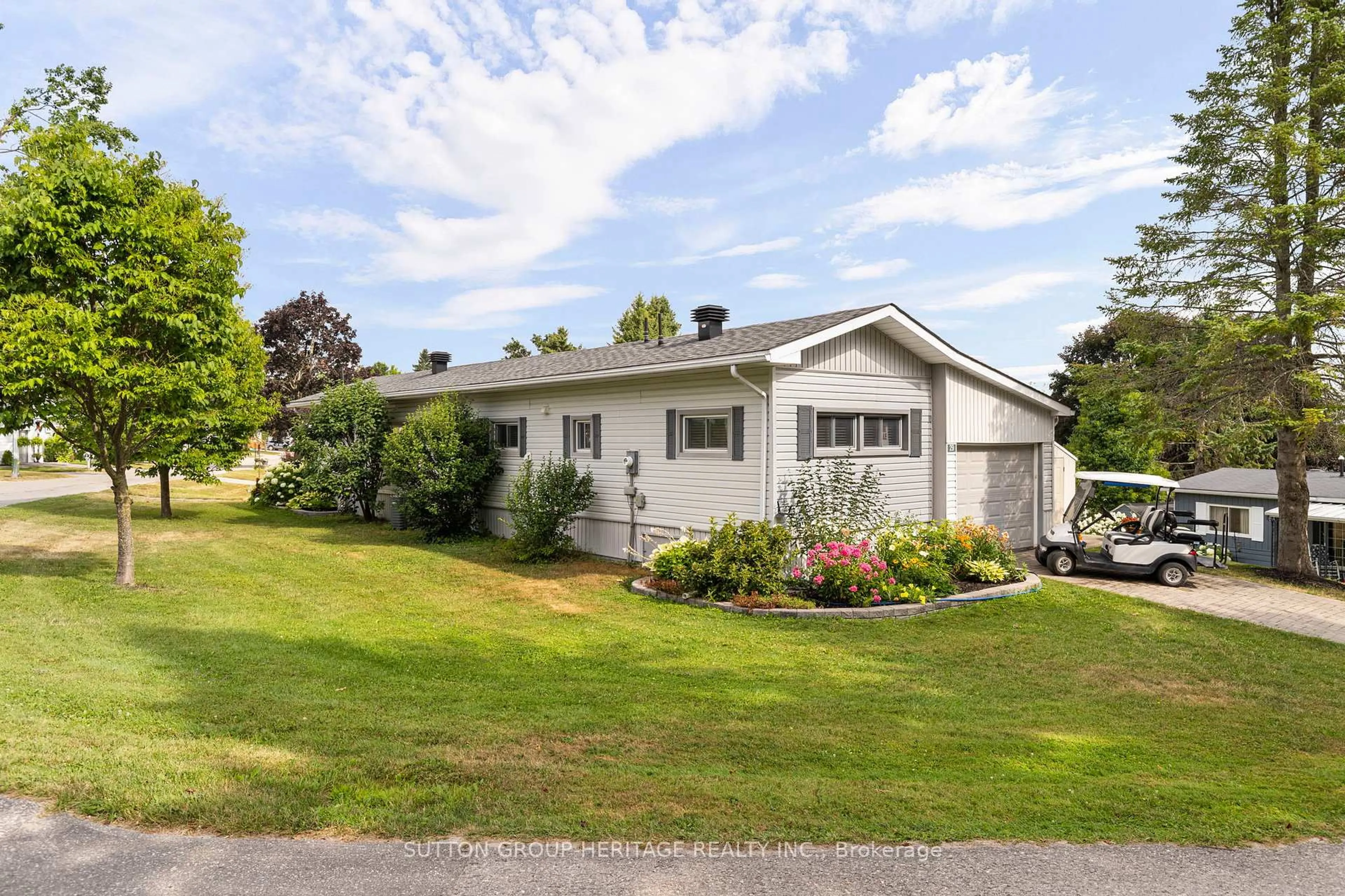 A pic from outside/outdoor area/front of a property/back of a property/a pic from drone, street for 29 CAMERON Dr, Oro-Medonte Ontario L0L 1T0