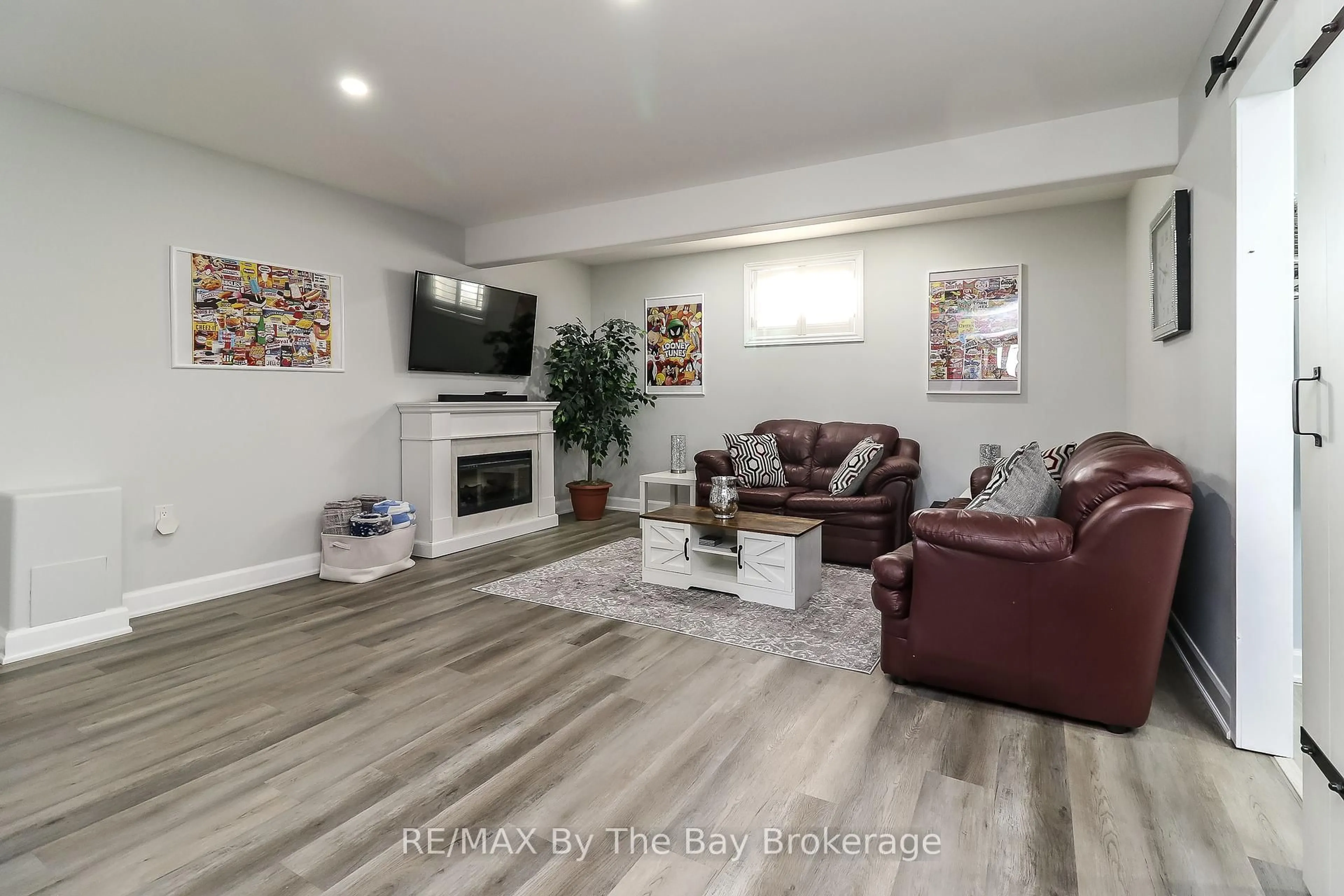 Living room with furniture, unknown for 9 Broadpoint St, Wasaga Beach Ontario L9Z 3B8