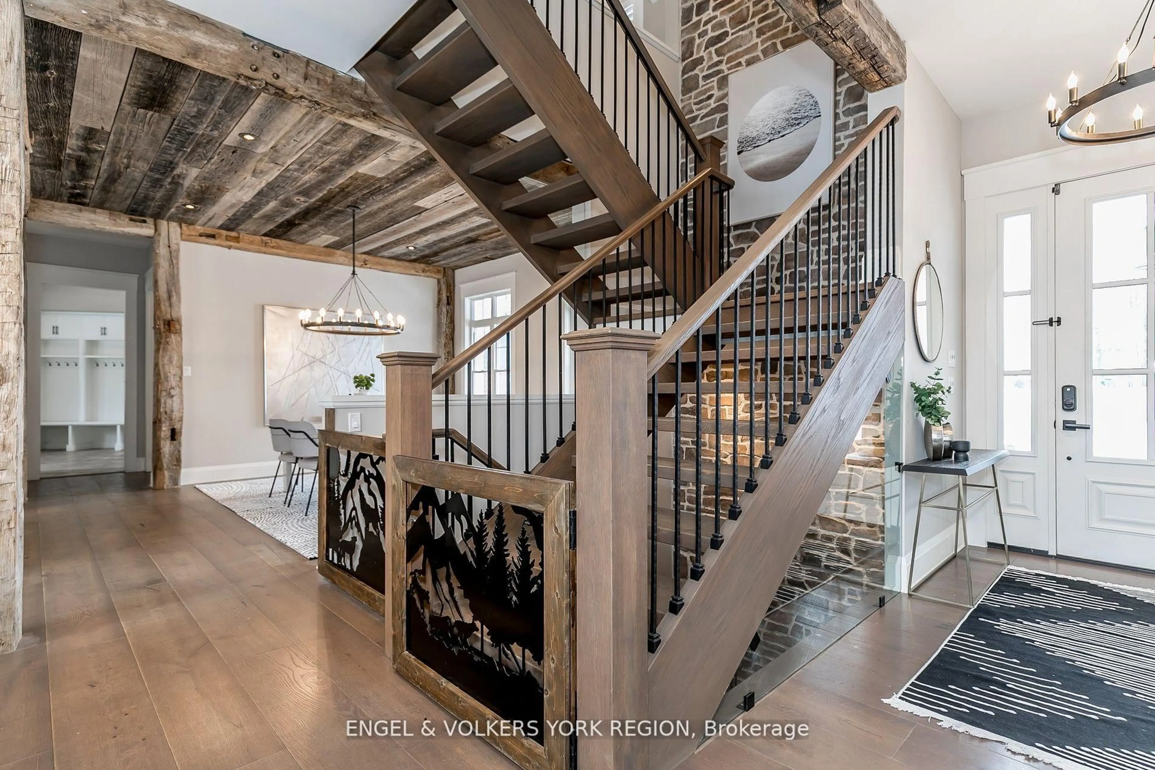 Indoor entryway for 16 Heron Blvd, Springwater Ontario L9X 0J1