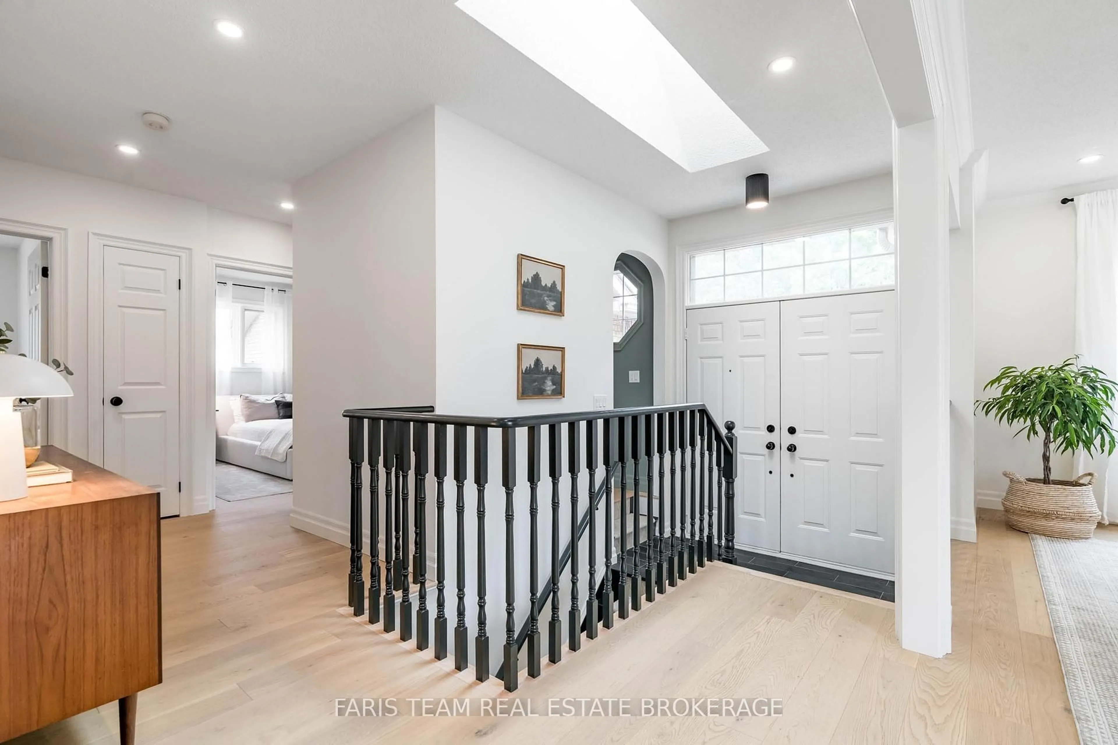 Indoor entryway for 9 Fairway Cres, Wasaga Beach Ontario L9Z 1C1