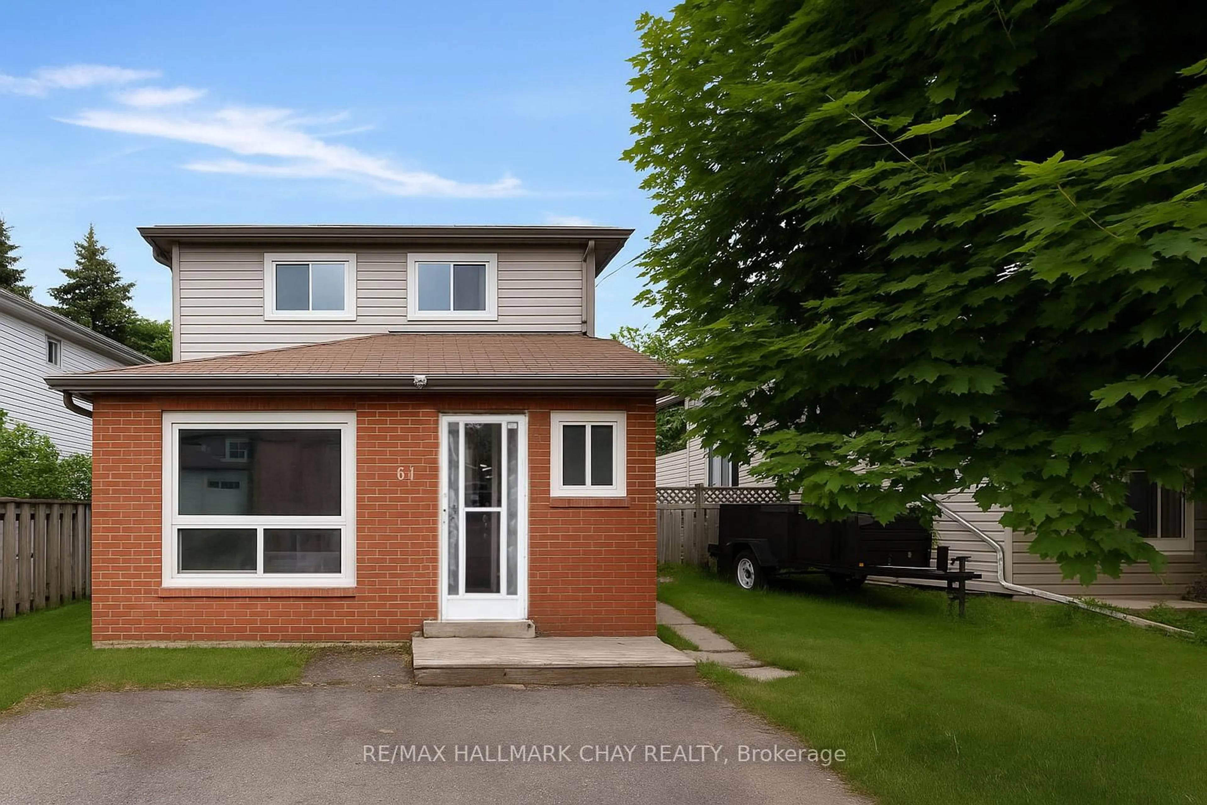 A pic from outside/outdoor area/front of a property/back of a property/a pic from drone, street for 61 Corbett Dr, Barrie Ontario L4M 5V6