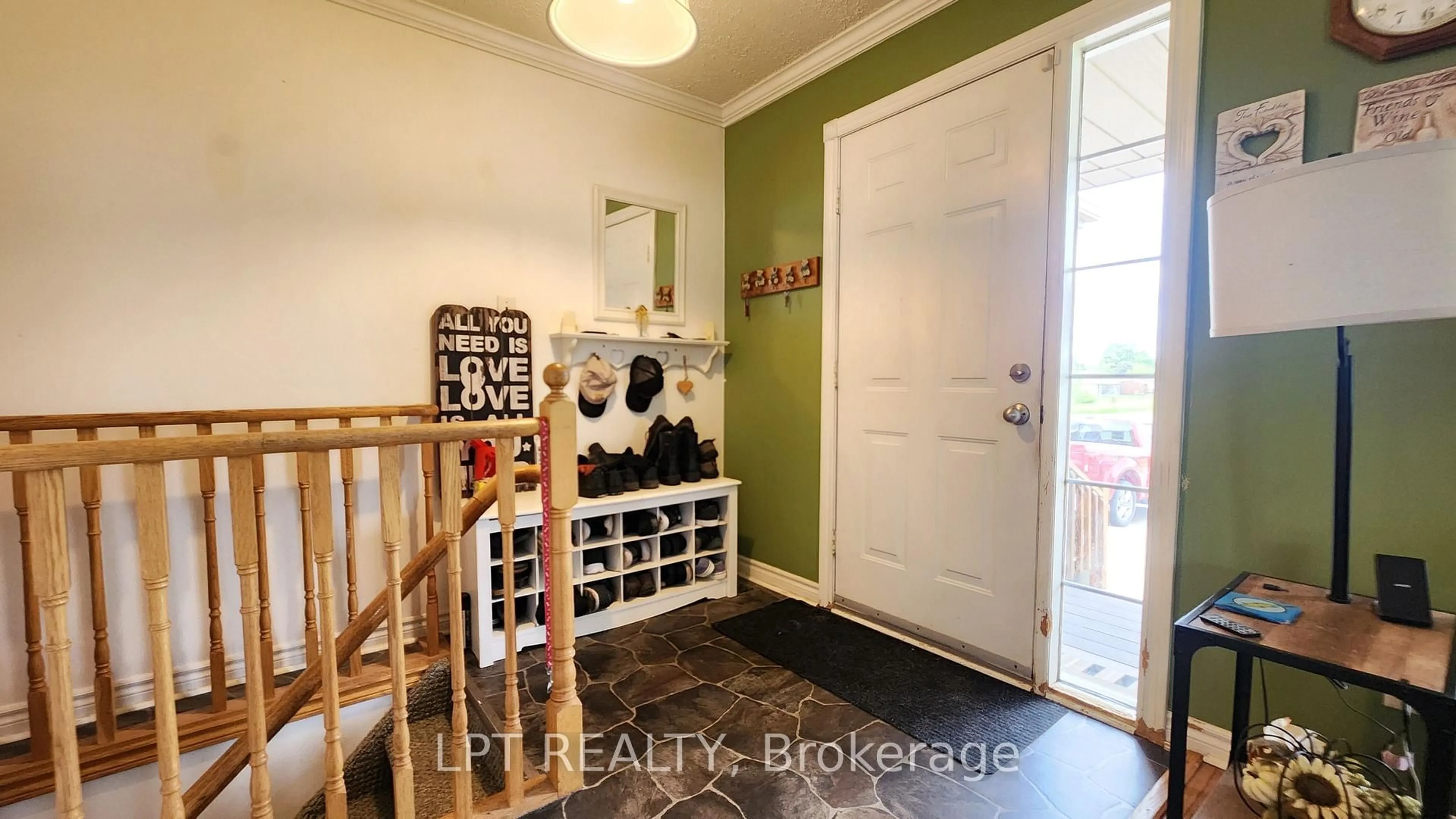 Indoor entryway for 69 Simcoe St, Springwater Ontario L0L 1P0