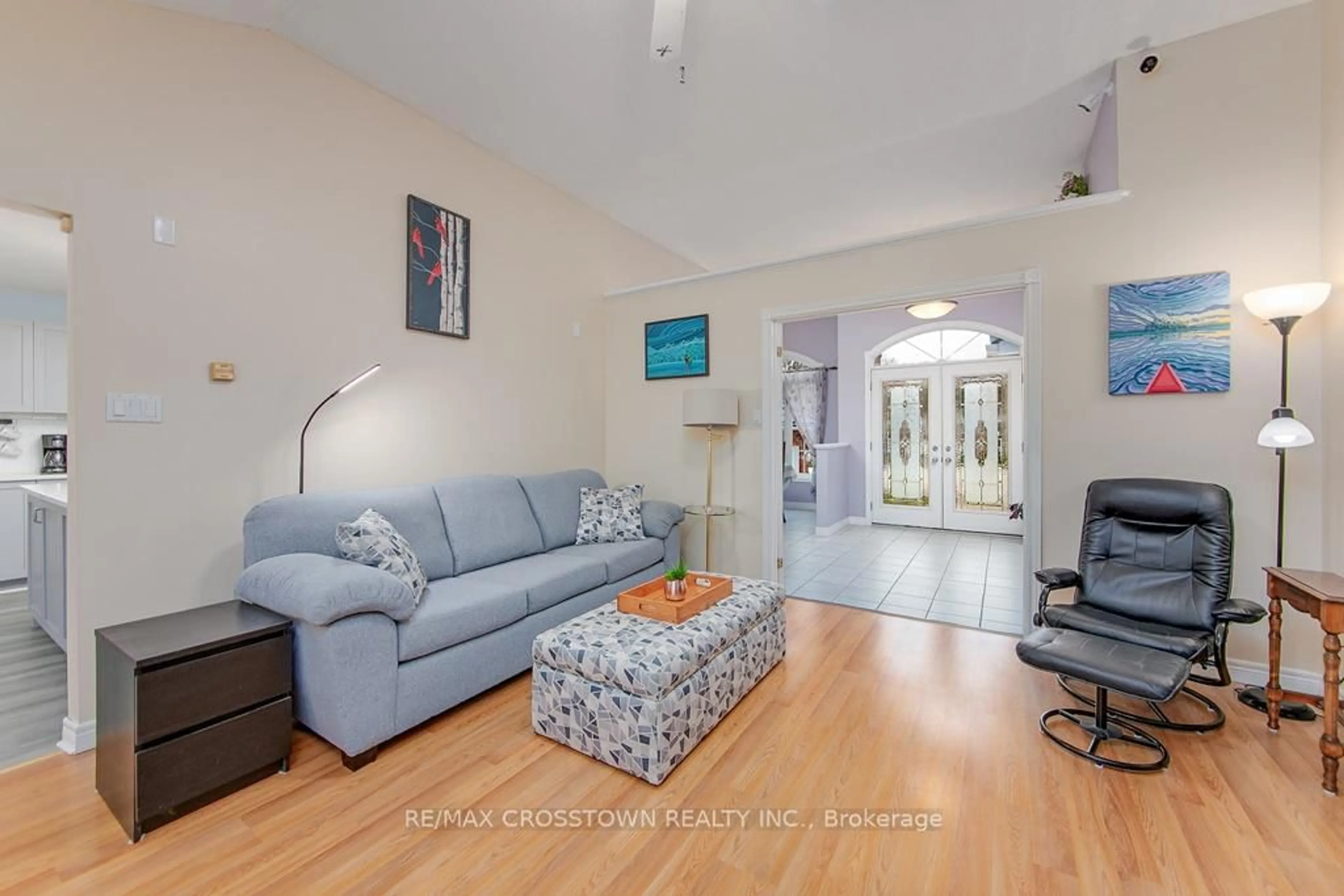 Living room with furniture, unknown for 10 Birchmount Circ, Wasaga Beach Ontario L9Z 1H8
