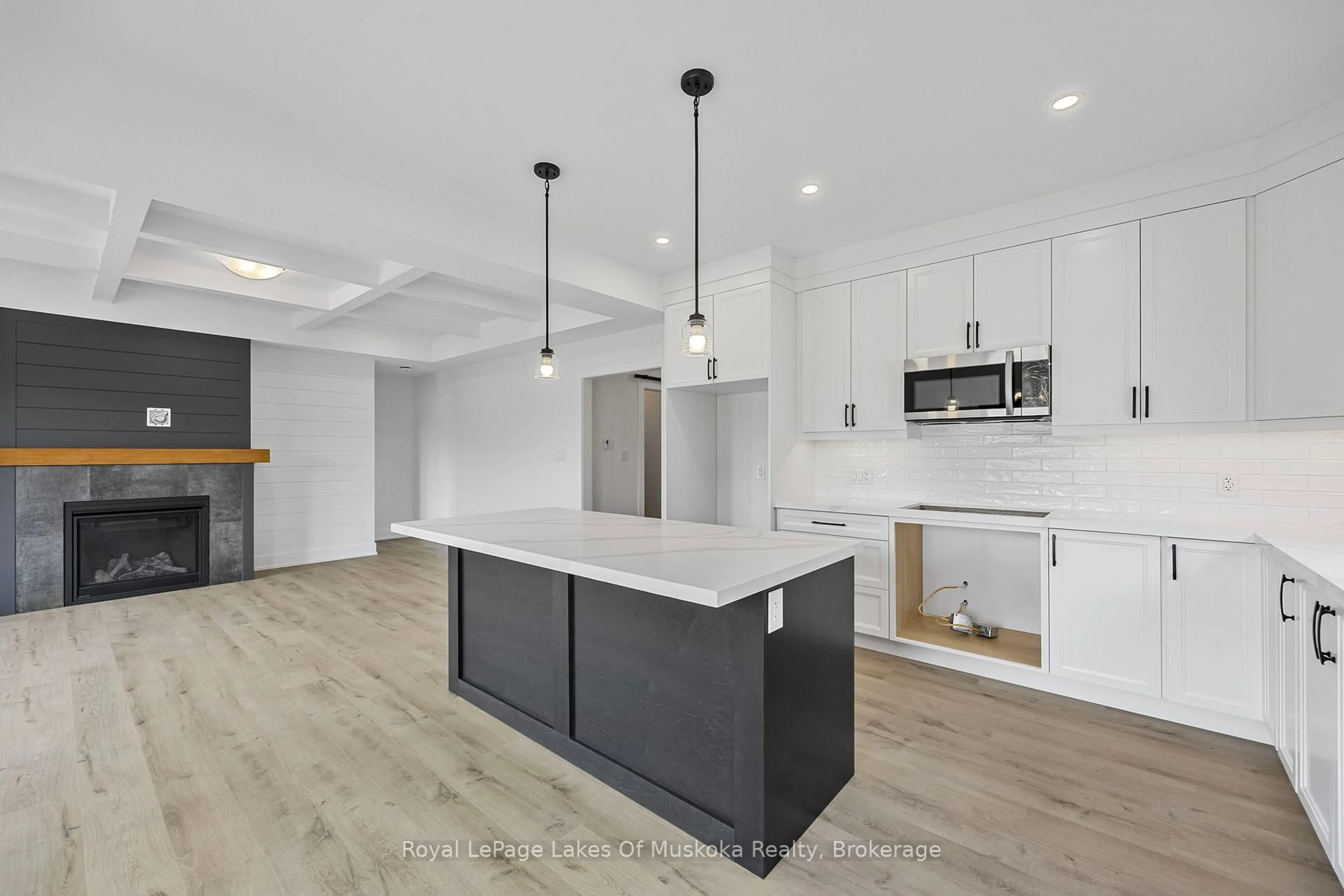 Open concept kitchen, unknown for 132 Brandon Ave, Severn Ontario L0K 1E0