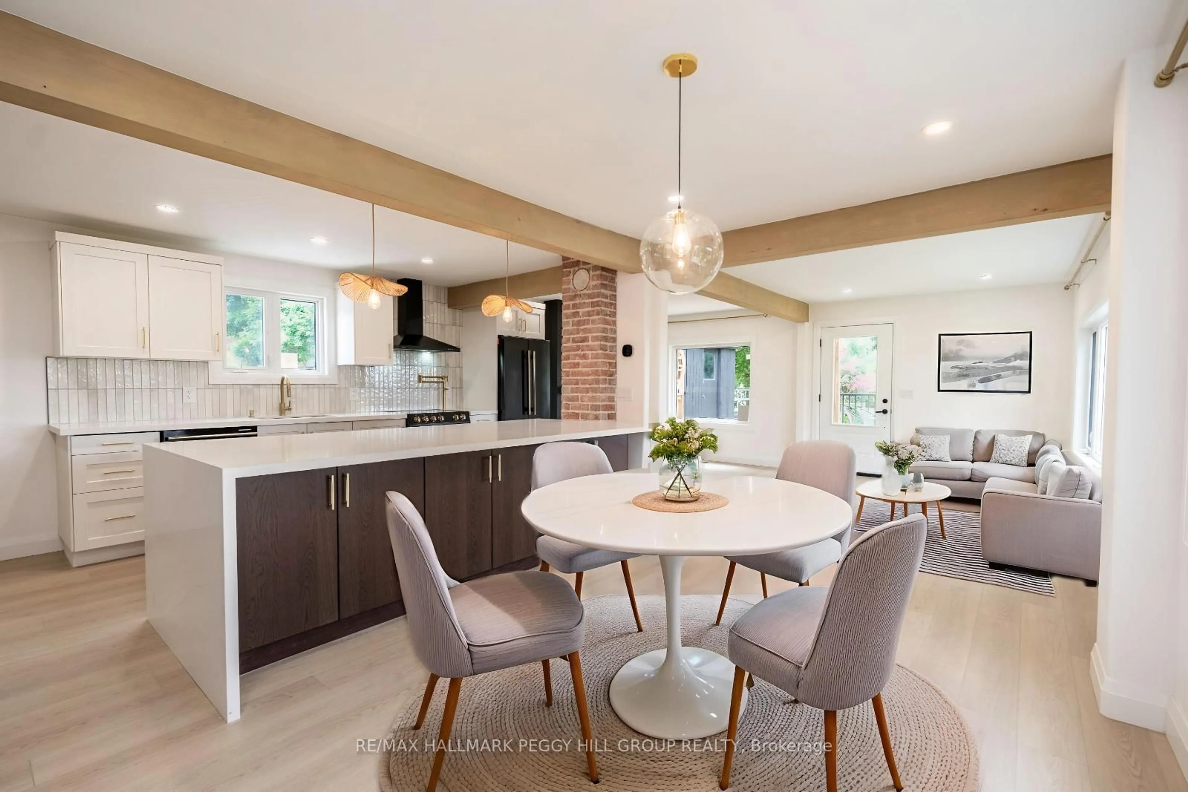 Open concept kitchen, ceramic/tile floor for 425 Codrington St, Barrie Ontario L4M 1S9