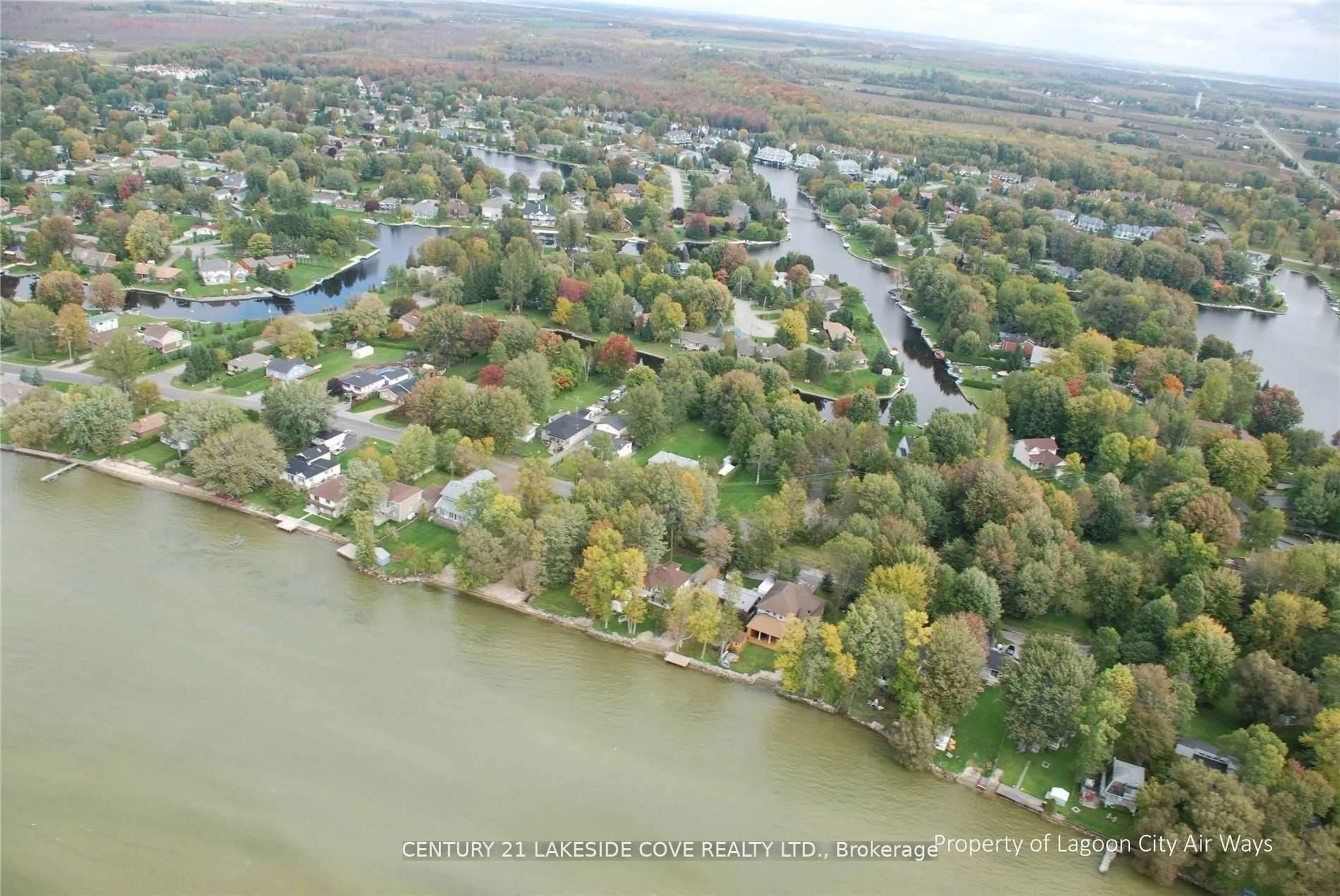 A pic from outside/outdoor area/front of a property/back of a property/a pic from drone, water/lake/river/ocean view for 17 Willow Cres, Ramara Ontario L0K 1B0