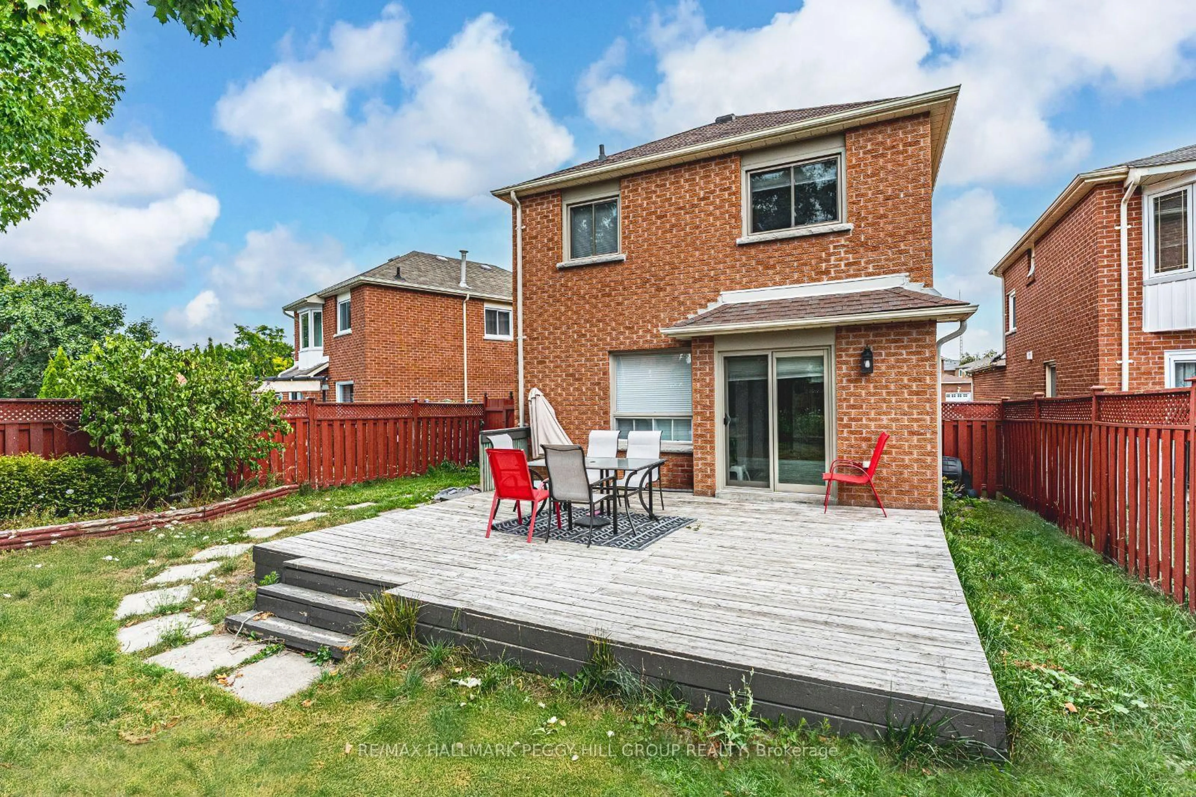 A pic from outside/outdoor area/front of a property/back of a property/a pic from drone, street for 45 Weatherup Cres, Barrie Ontario L4N 7J6