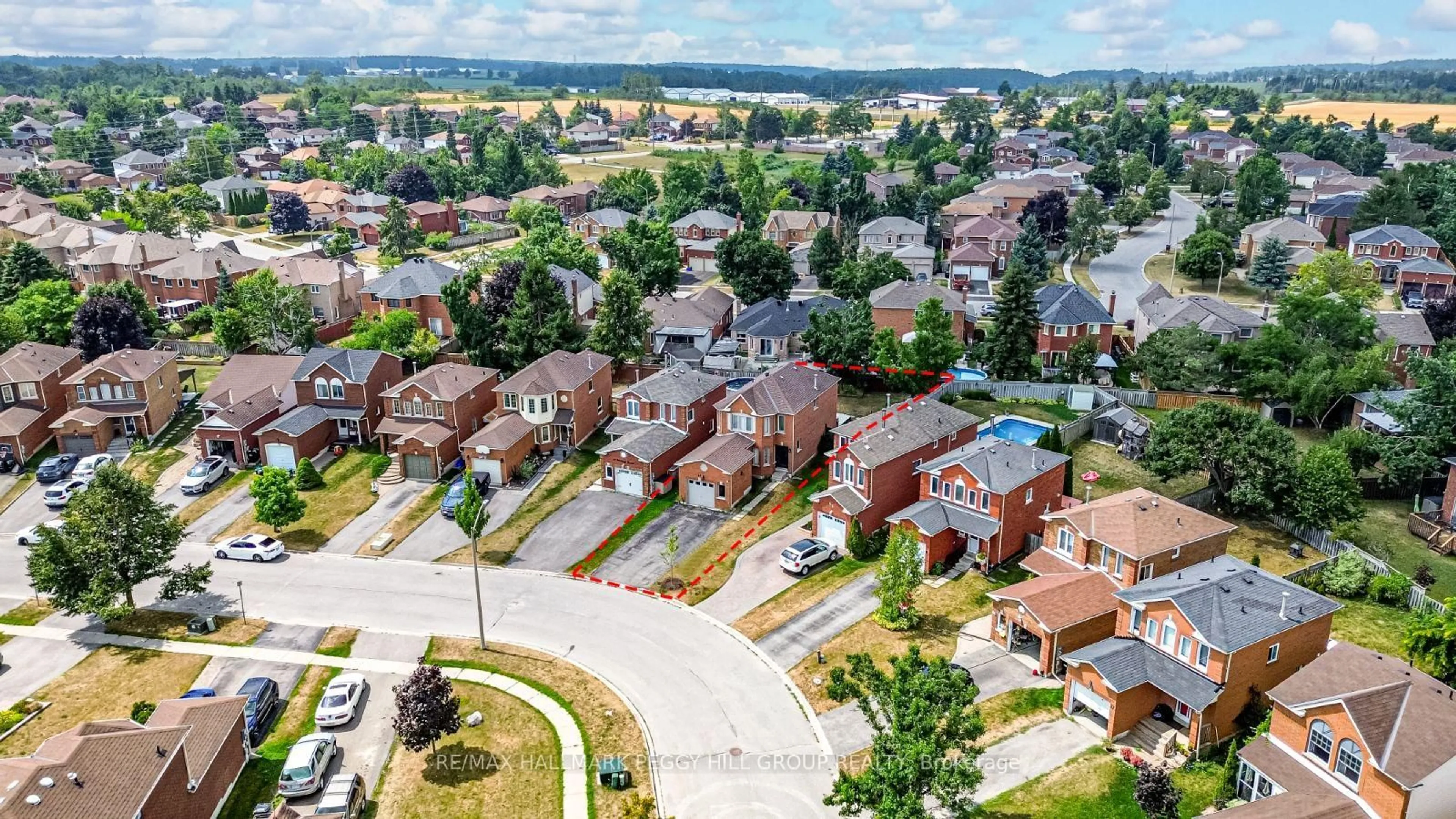 A pic from outside/outdoor area/front of a property/back of a property/a pic from drone, unknown for 45 Weatherup Cres, Barrie Ontario L4N 7J6