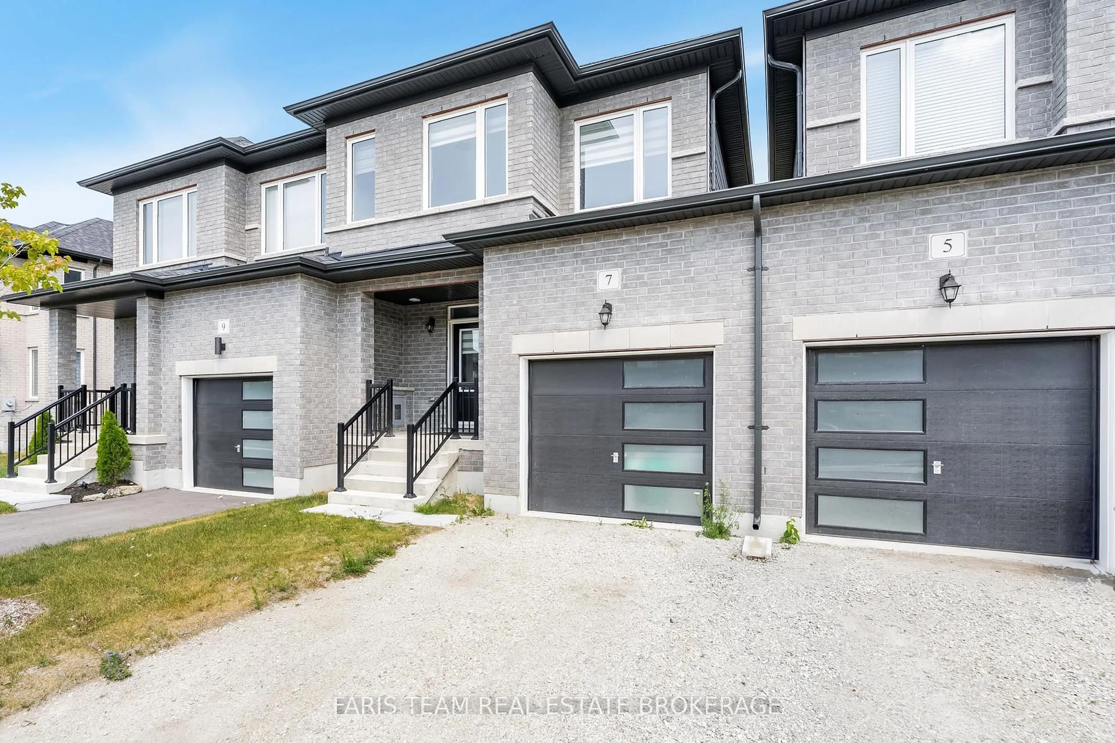 Home with brick exterior material, street for 7 Lisa St, Wasaga Beach Ontario L9Z 0K9