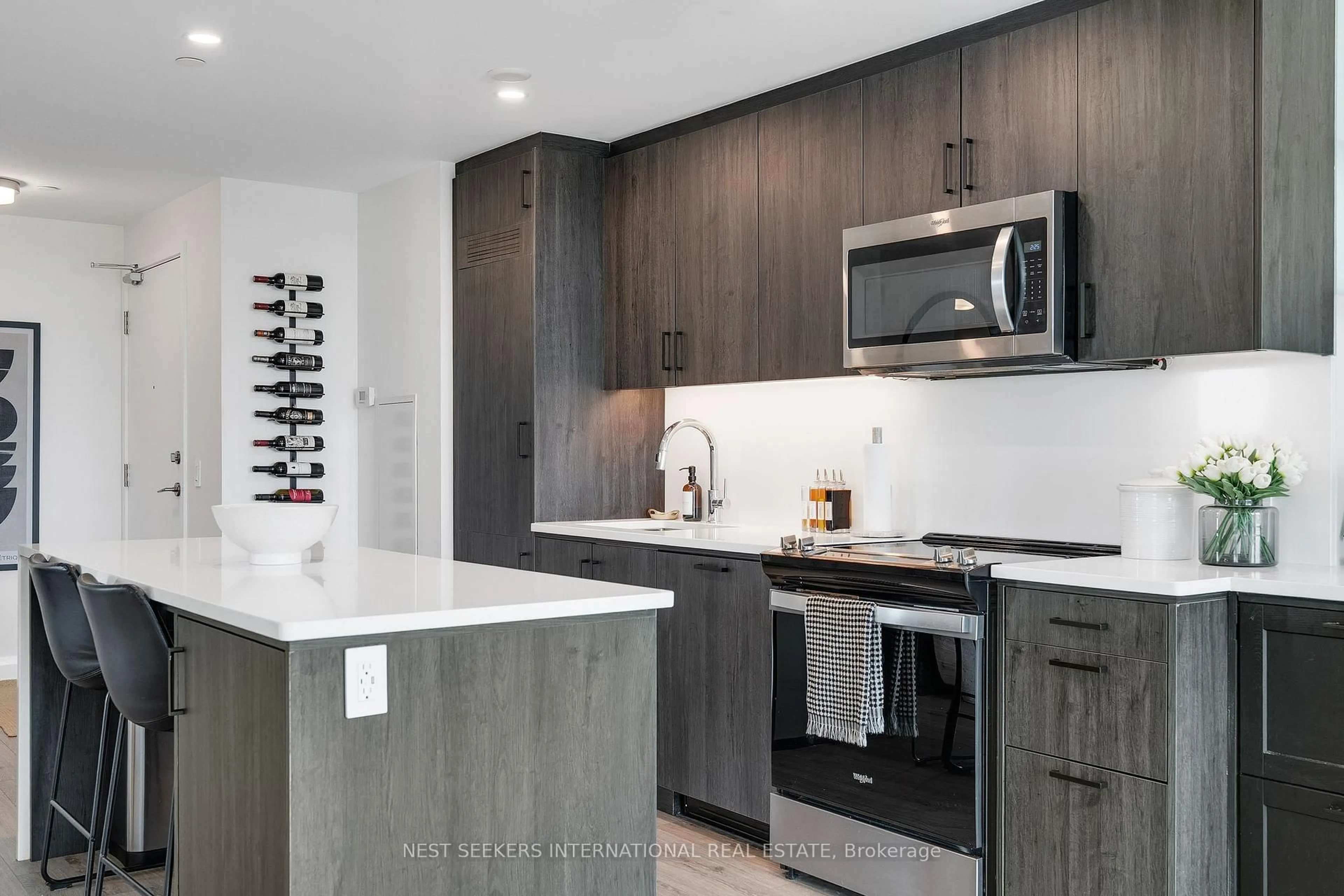 Unknown for 681 Yonge St #404, Barrie Ontario L4N 4E8