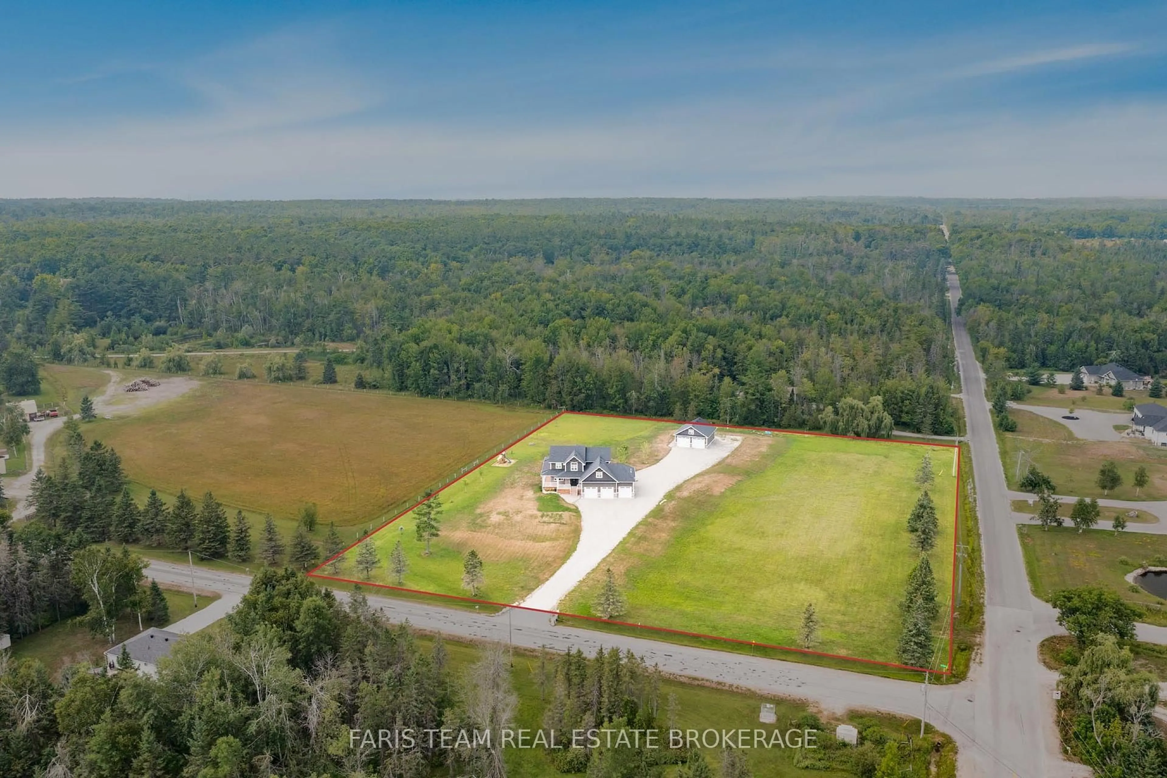 A pic from outside/outdoor area/front of a property/back of a property/a pic from drone, unknown for 2448 Stockdale Rd, Severn Ontario L3V 6P9
