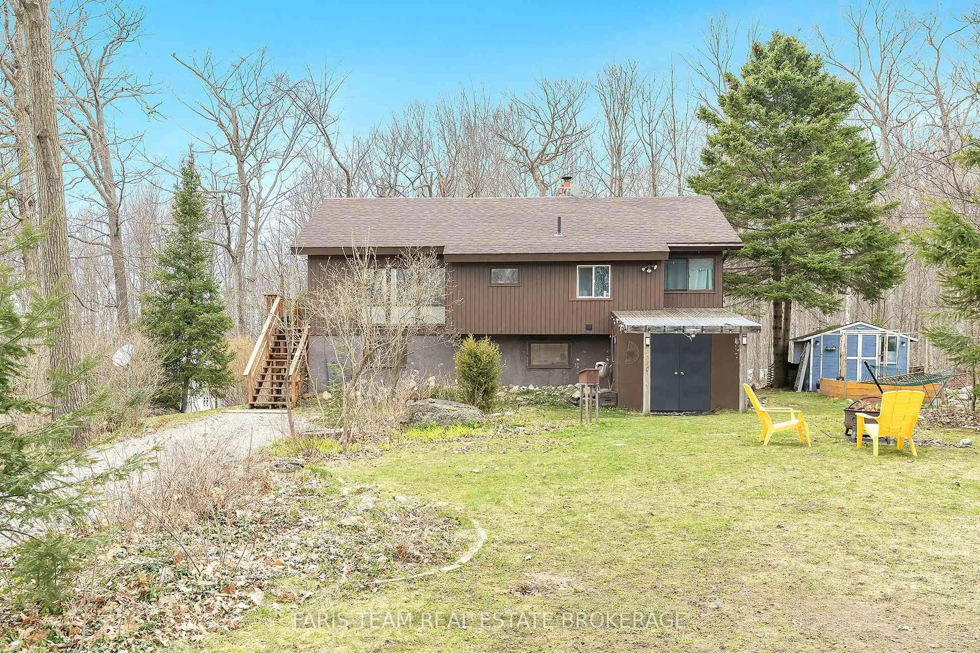A pic from outside/outdoor area/front of a property/back of a property/a pic from drone, unknown for 20 Glen Cedar Dr, Tiny Ontario L9M 0H8