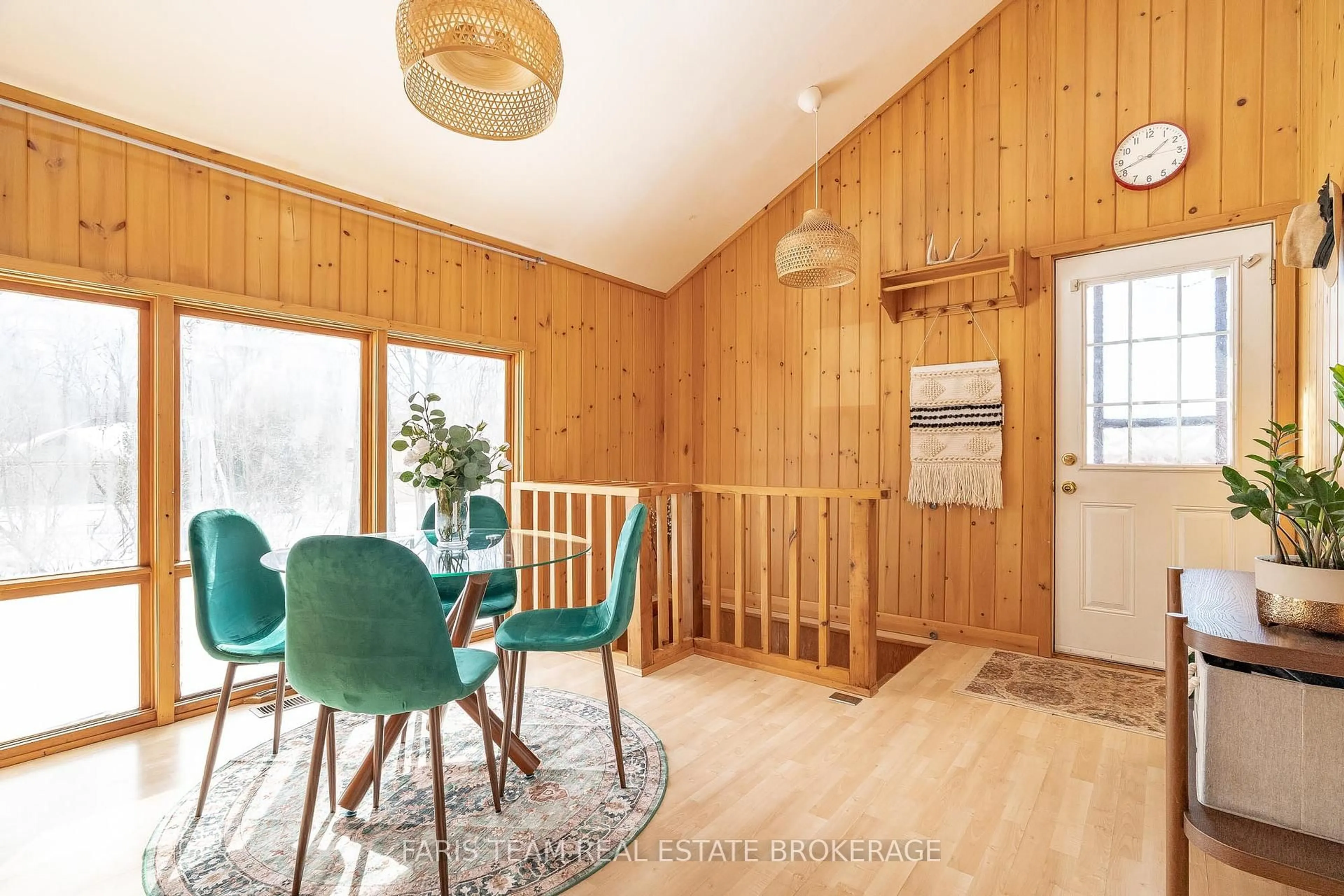 Dining room, wood/laminate floor for 20 Glen Cedar Dr, Tiny Ontario L9M 0H8