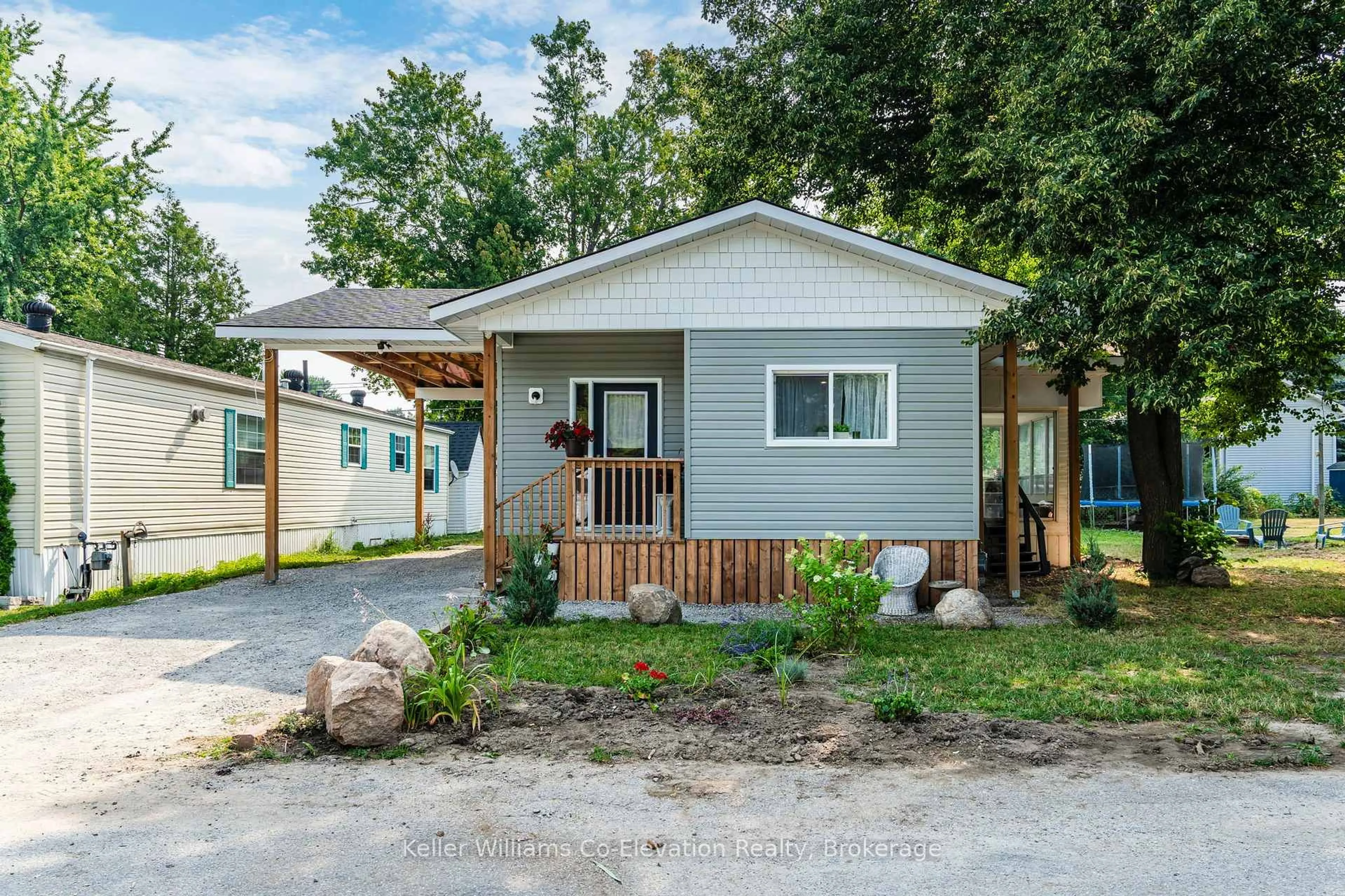 Home with vinyl exterior material, street for 19 Vic's Rd, Midland Ontario L4R 0B9