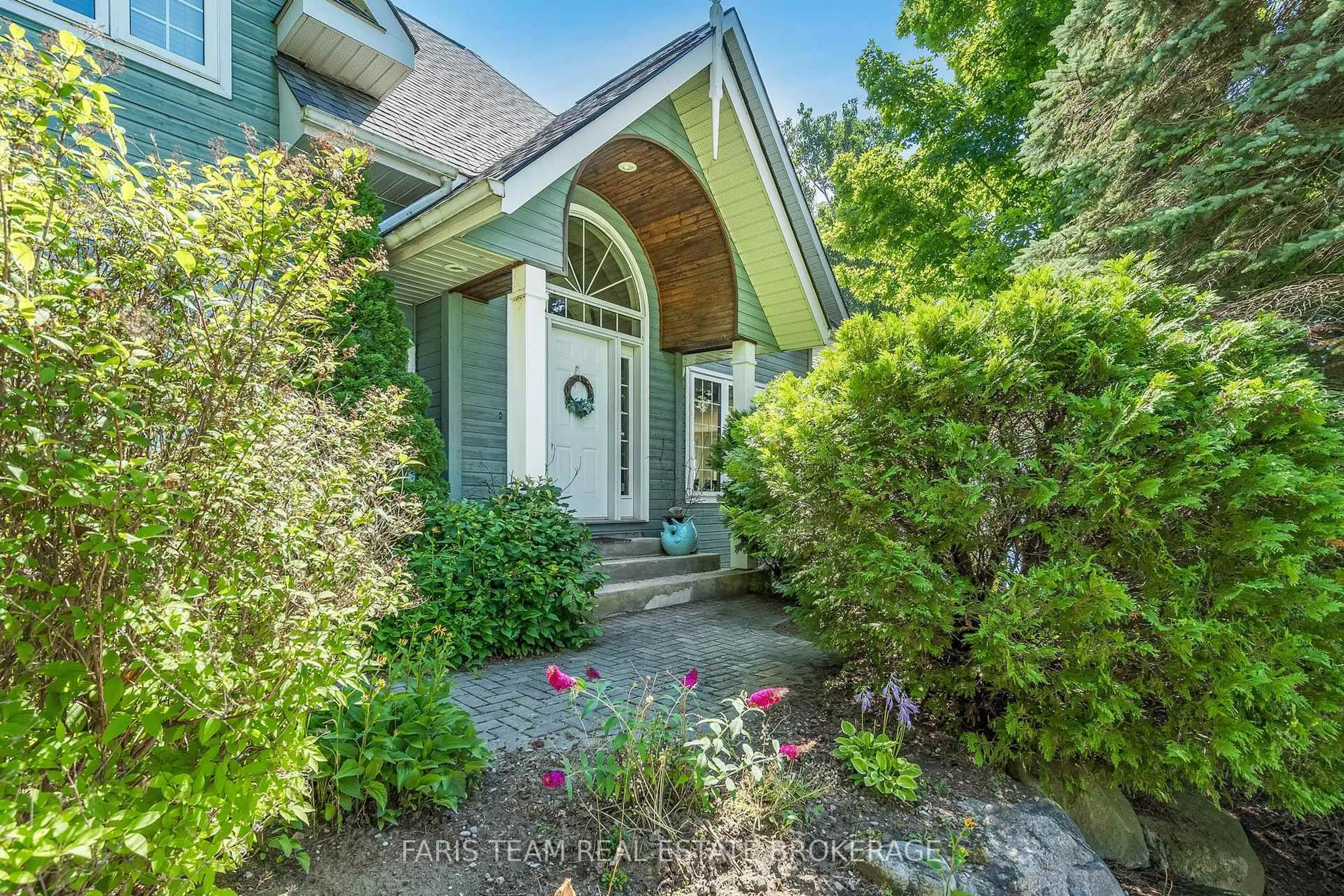 Indoor entryway for 281 Puddicombe Rd, Midland Ontario L4R 5G7