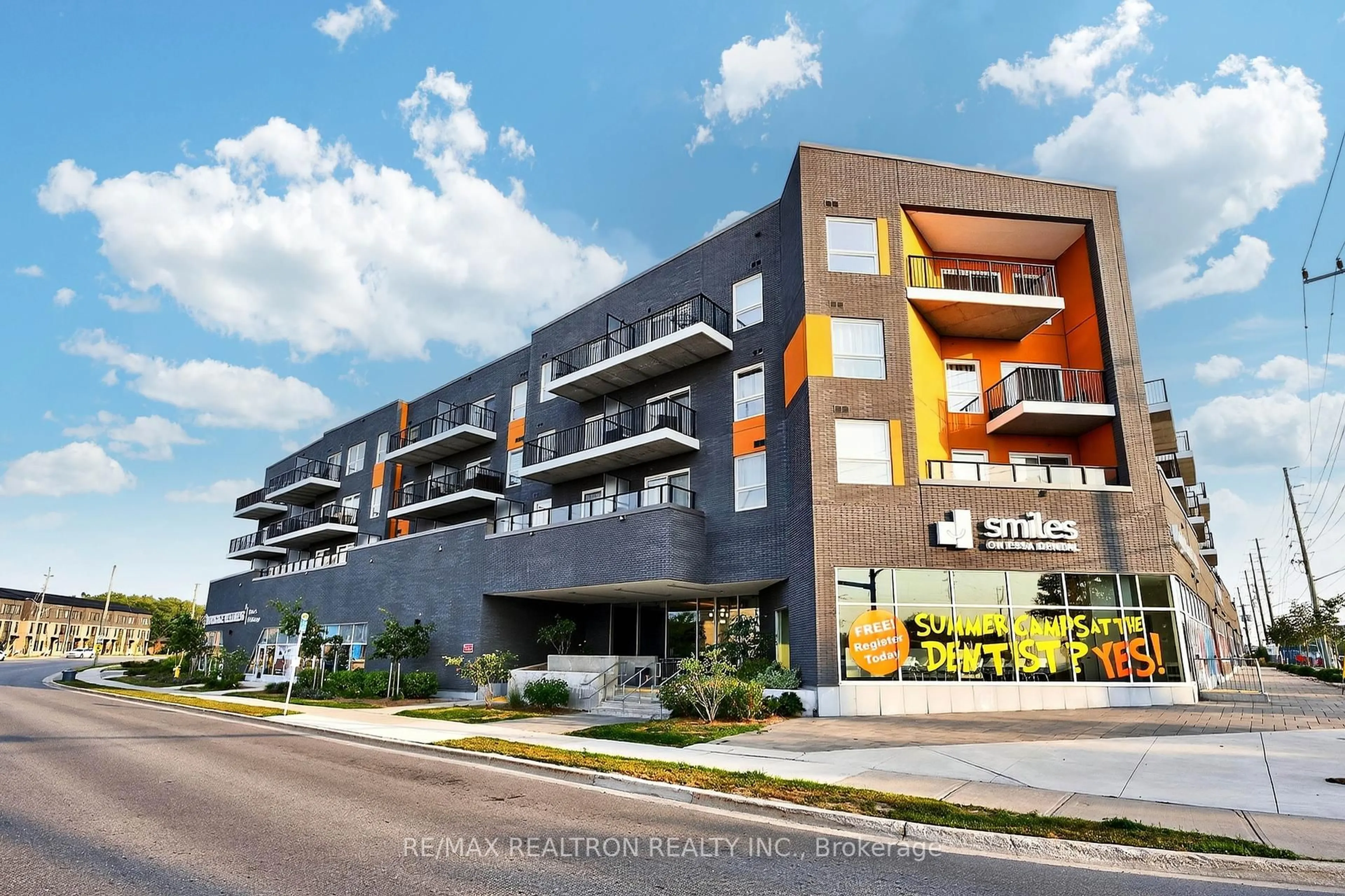 Patio, building for 430 Essa Rd #423, Barrie Ontario L9J 0M1