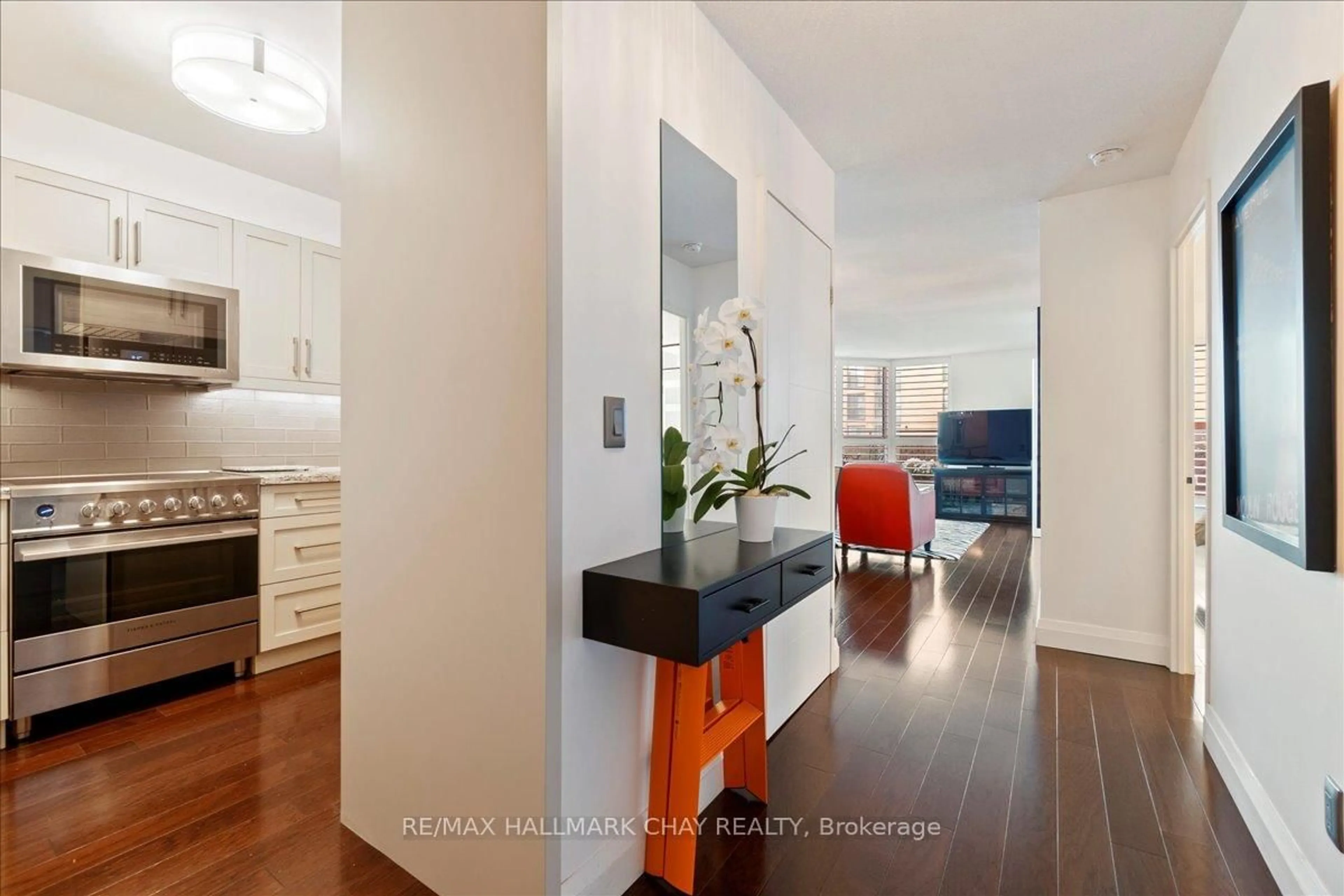 Indoor entryway for 150 Dunlop St #304, Barrie Ontario L4M 6H1