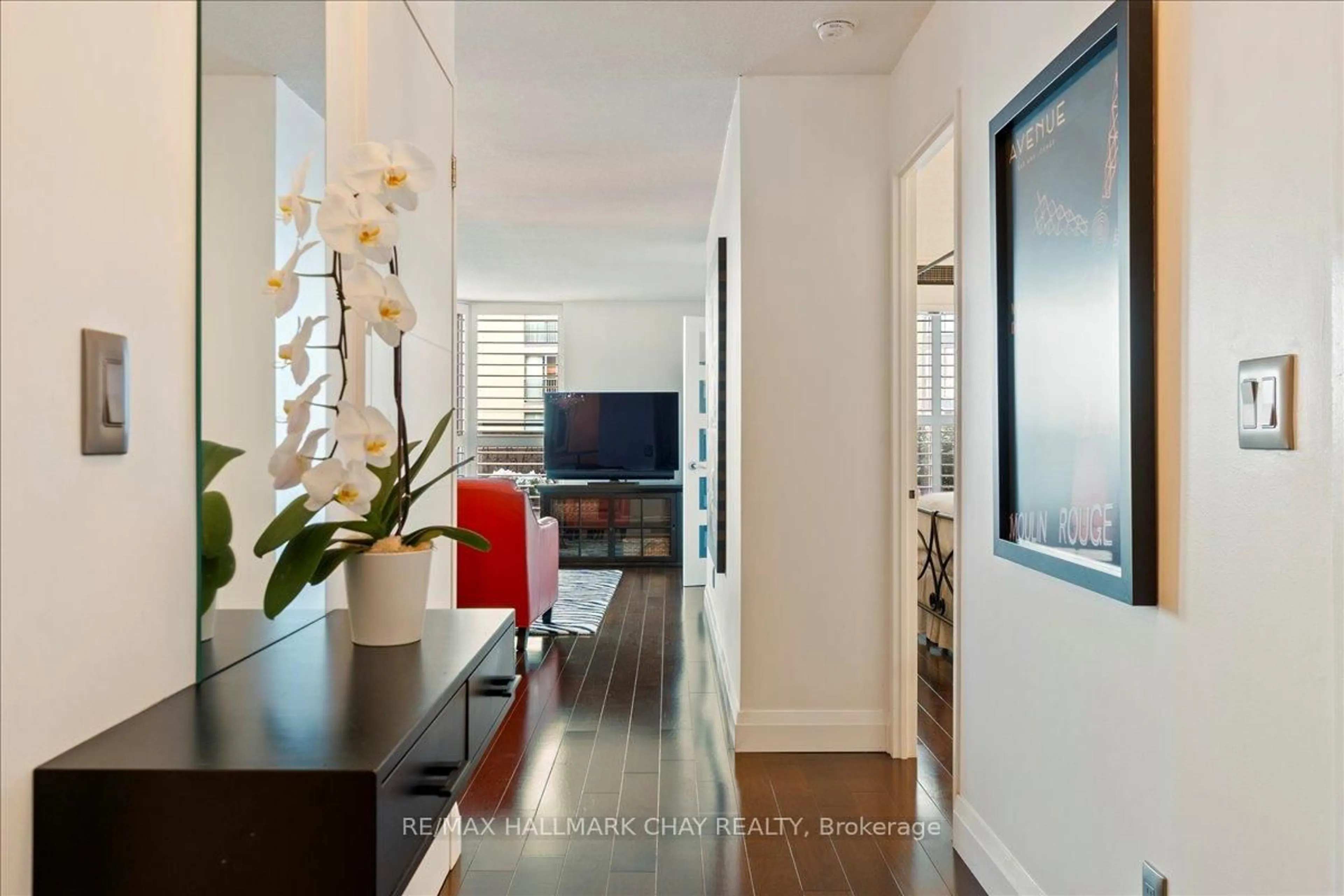 Indoor entryway for 150 Dunlop St #304, Barrie Ontario L4M 6H1