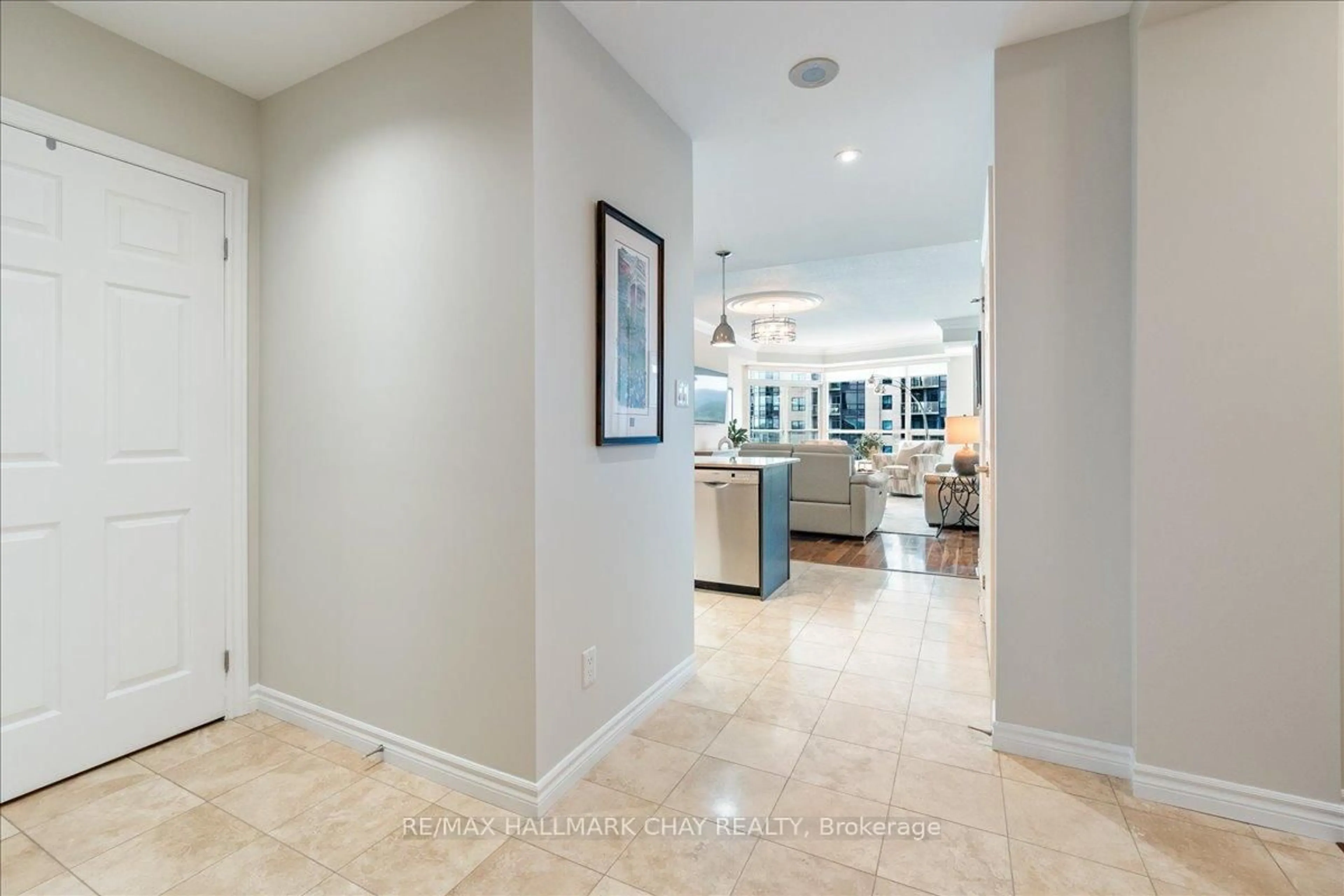 Indoor entryway for 33 Ellen St #1108, Barrie Ontario L4N 6E9
