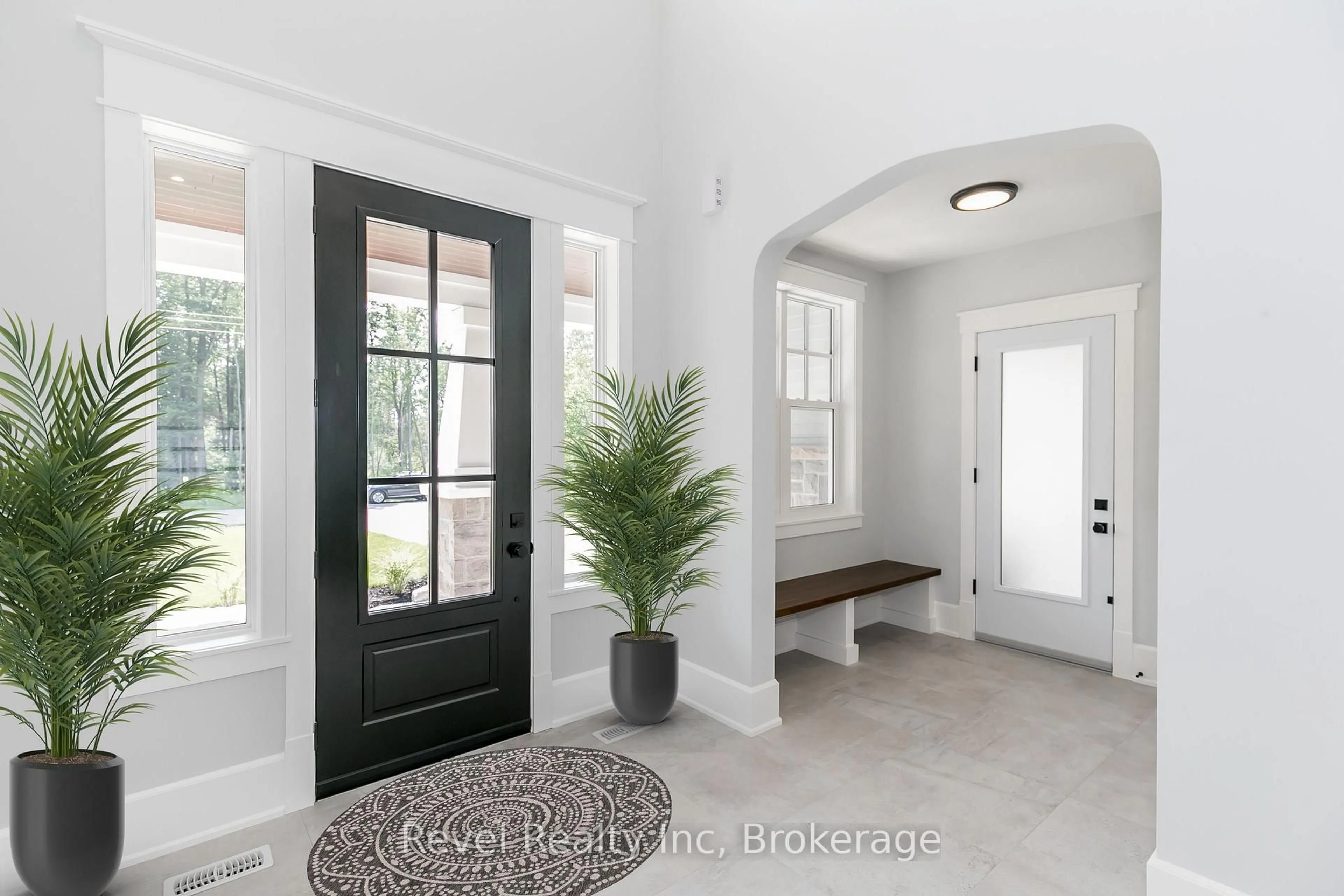 Indoor entryway for 1749 TINY BEACHES Rd, Tiny Ontario L0L 1P0