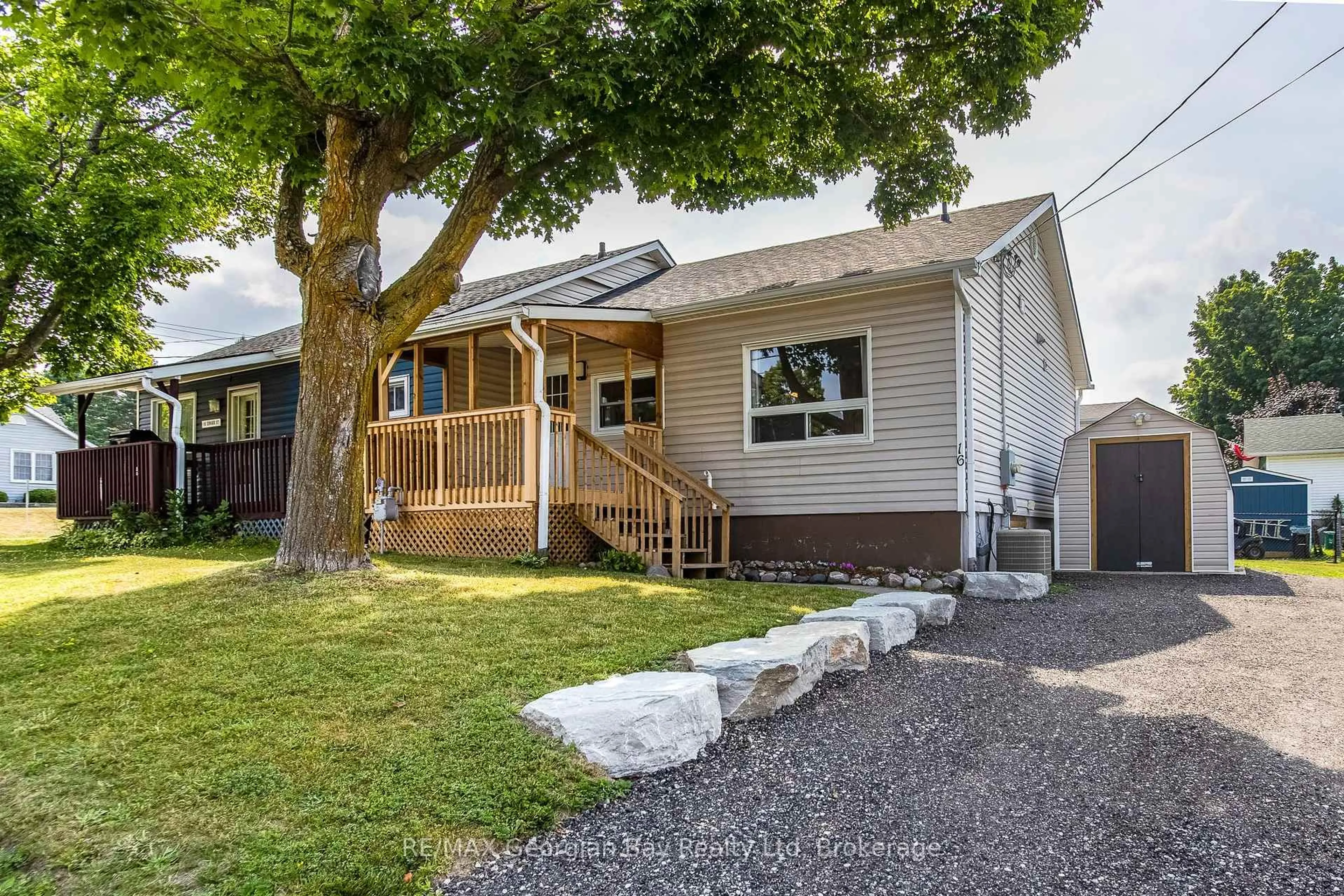 Home with vinyl exterior material, street for 16 Edward St, Penetanguishene Ontario L9M 1L1