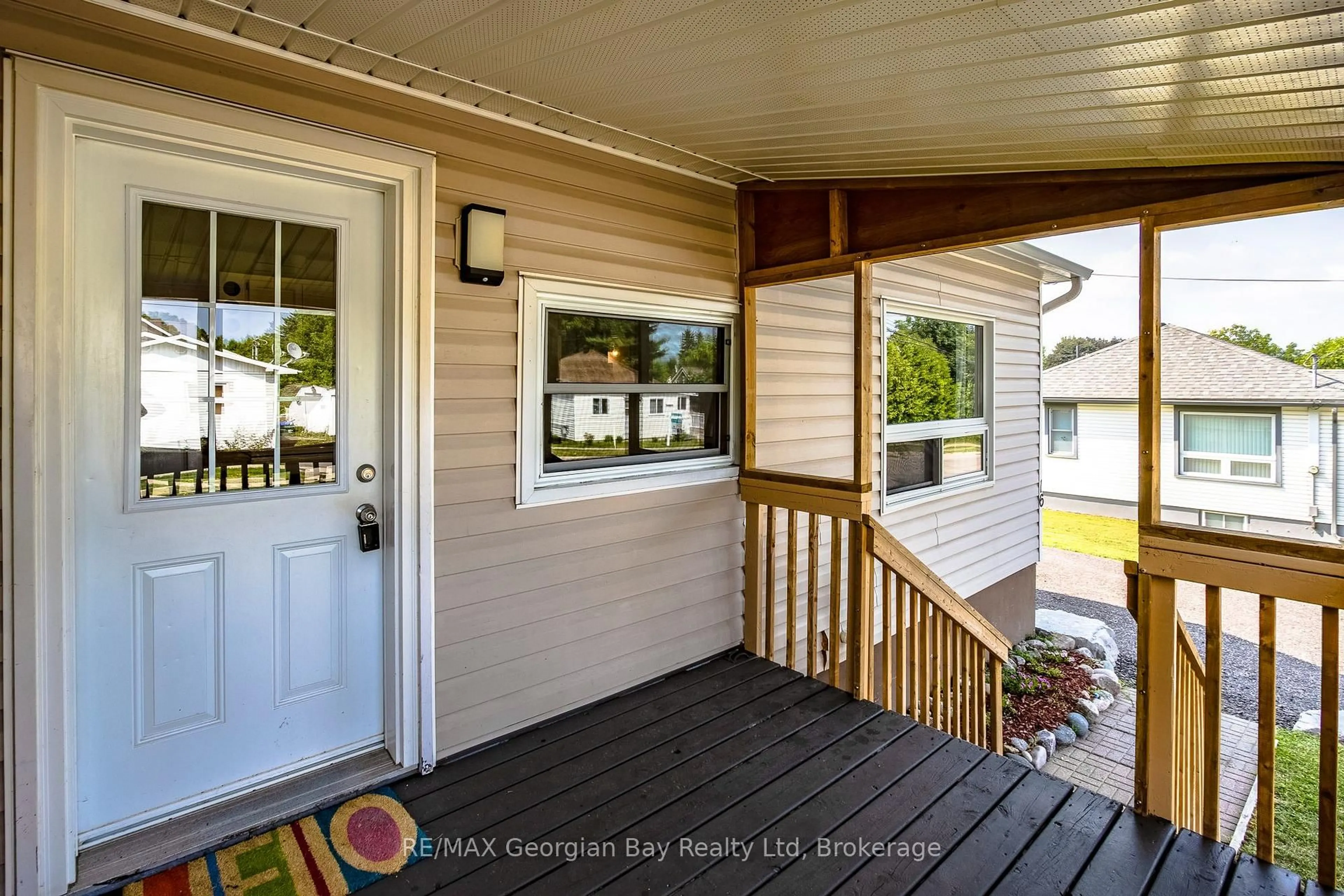 Unknown for 16 Edward St, Penetanguishene Ontario L9M 1L1