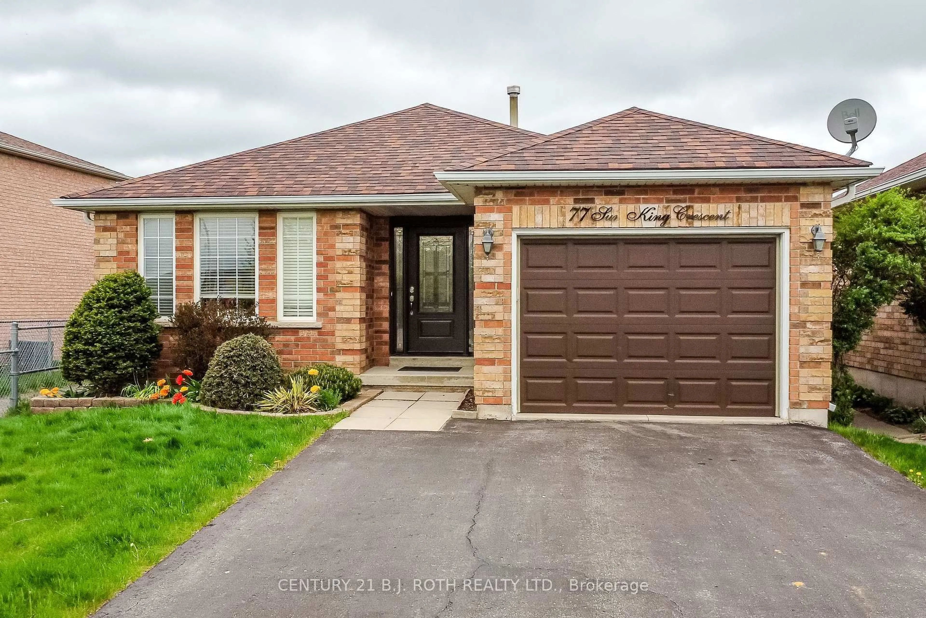 Home with brick exterior material, street for 77 Sun King Cres, Barrie Ontario L4M 7K4