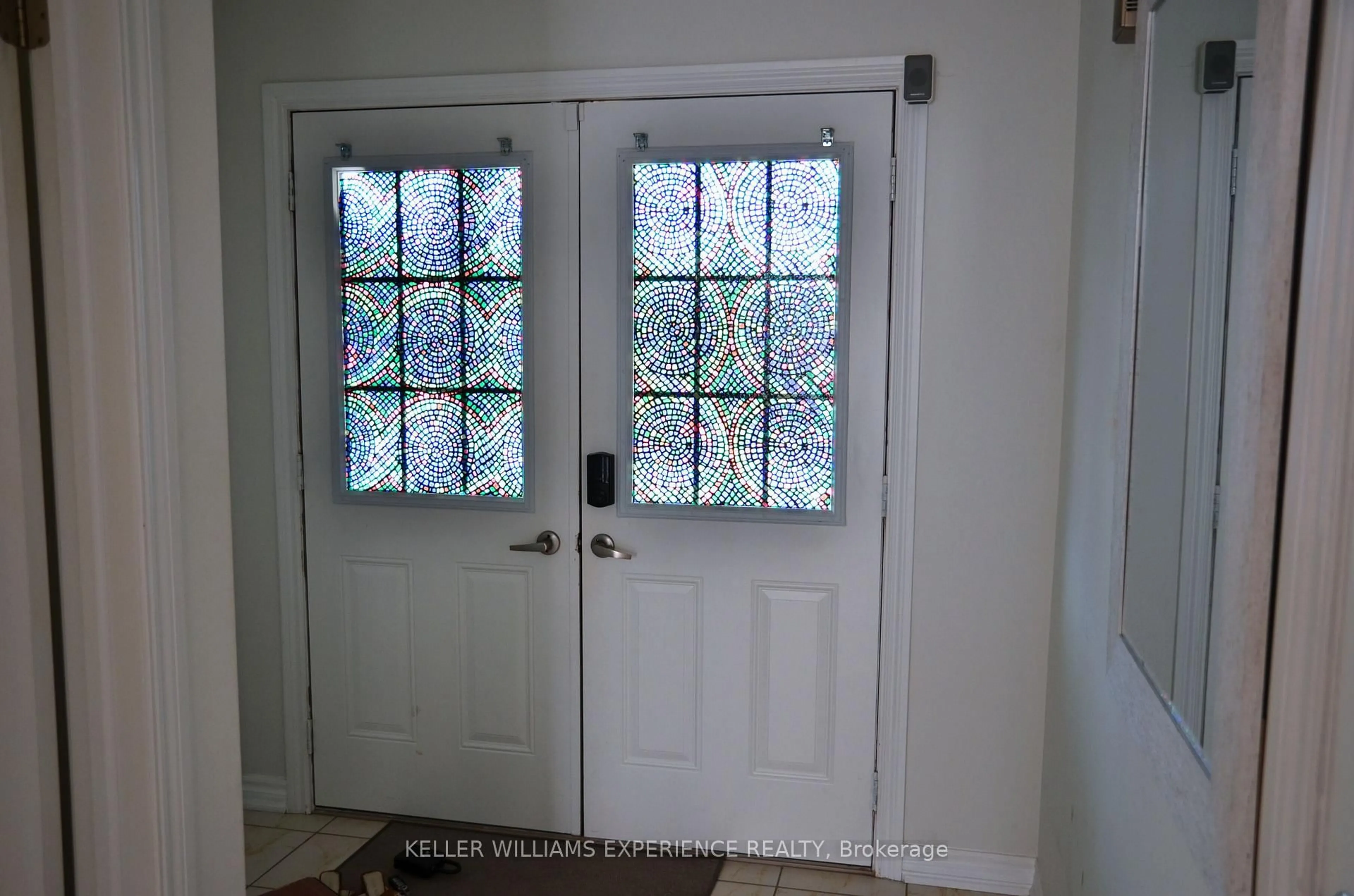 Indoor entryway for 3 Crew Crt, Barrie Ontario L4N 5S4