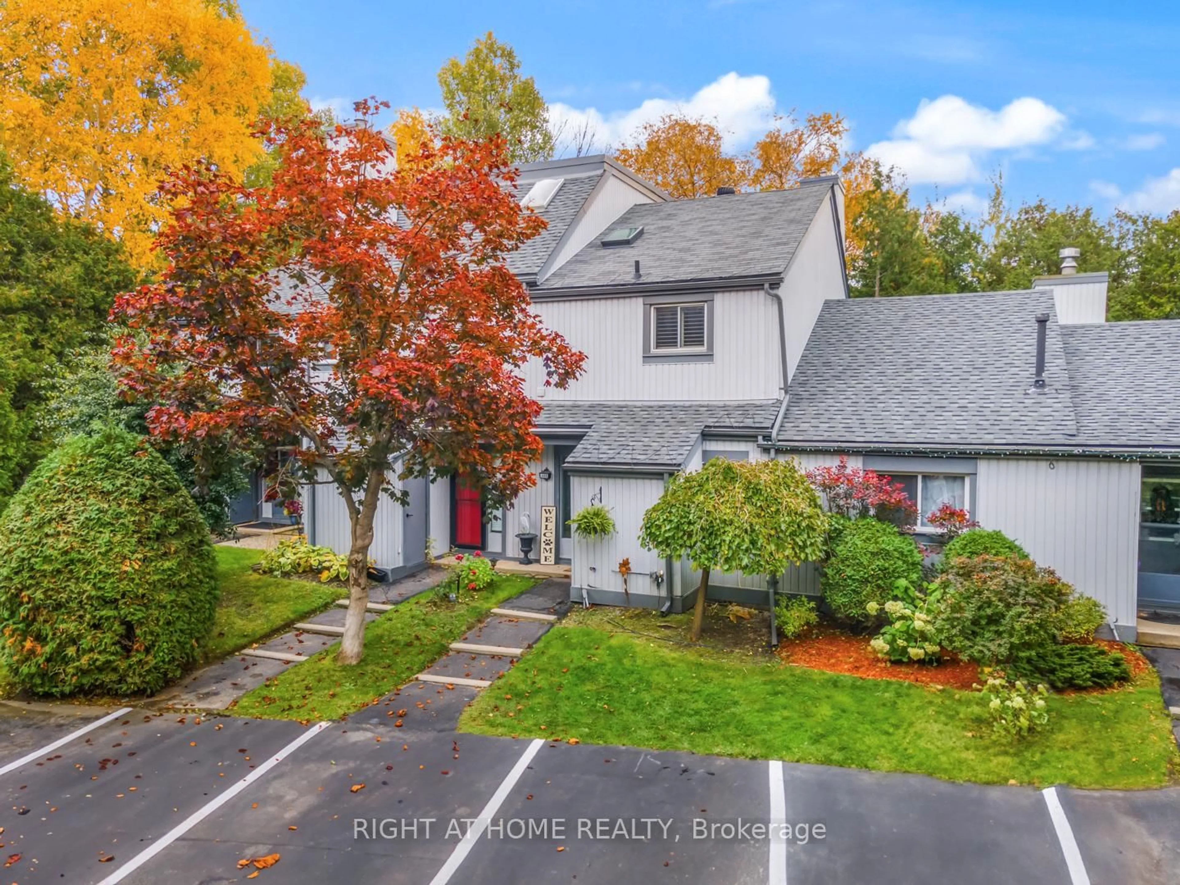 A pic from outside/outdoor area/front of a property/back of a property/a pic from drone, street for #403 - 12 Dawson Dr, Collingwood Ontario L9Y 5B4