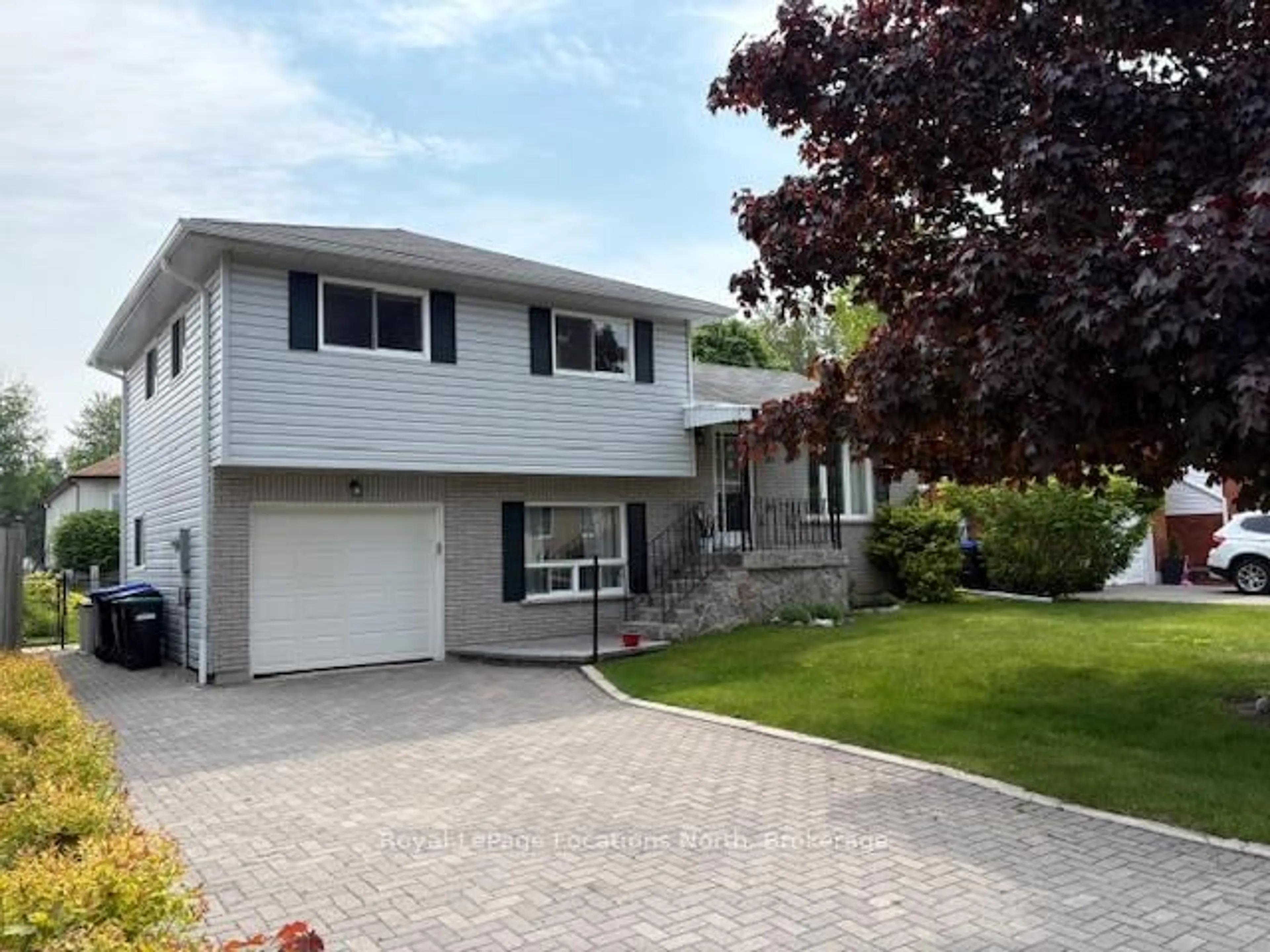 Home with vinyl exterior material, street for 29 Innisbrook Dr, Wasaga Beach Ontario L9Z 1G3