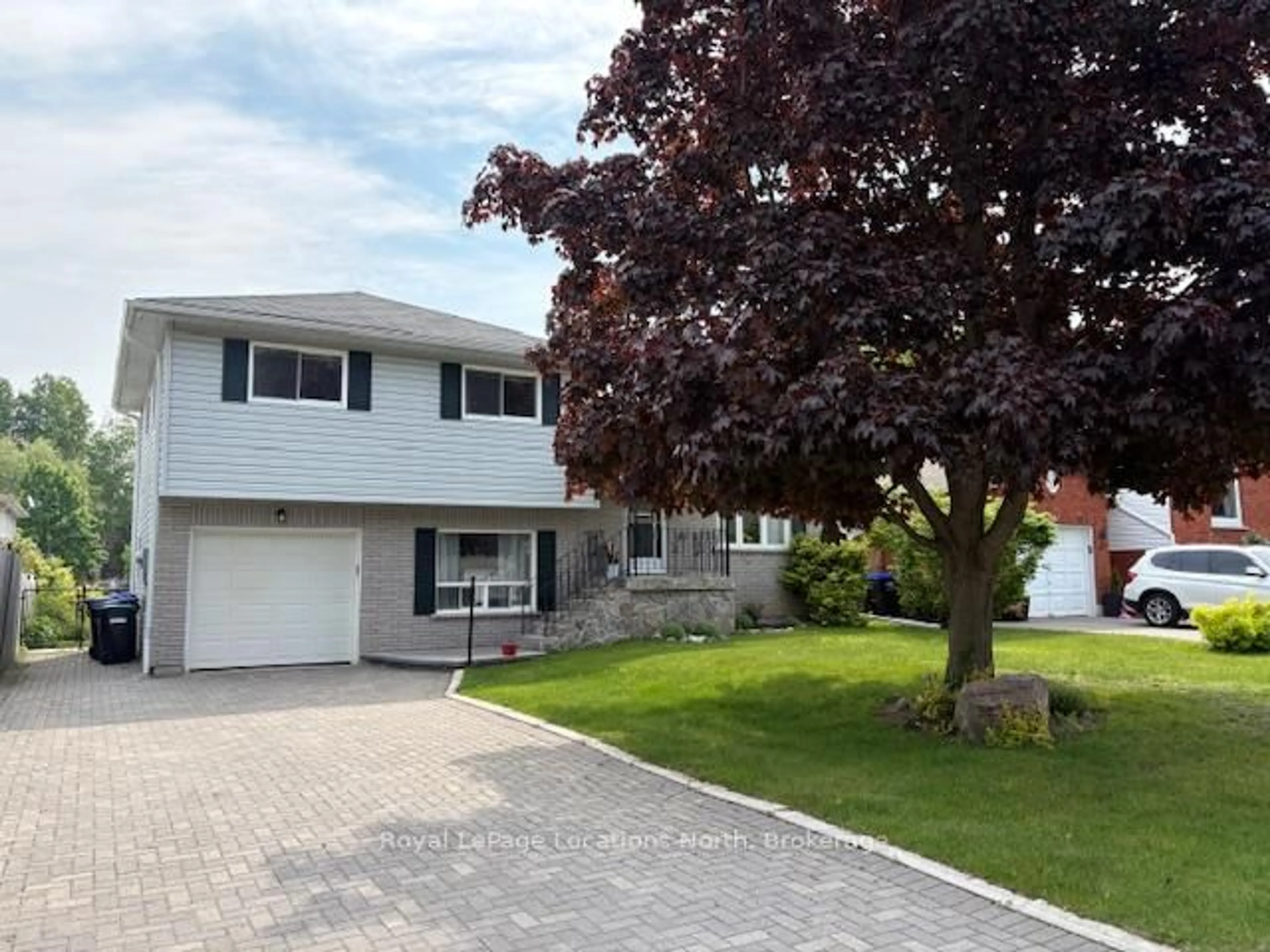Home with vinyl exterior material, street for 29 Innisbrook Dr, Wasaga Beach Ontario L9Z 1G3