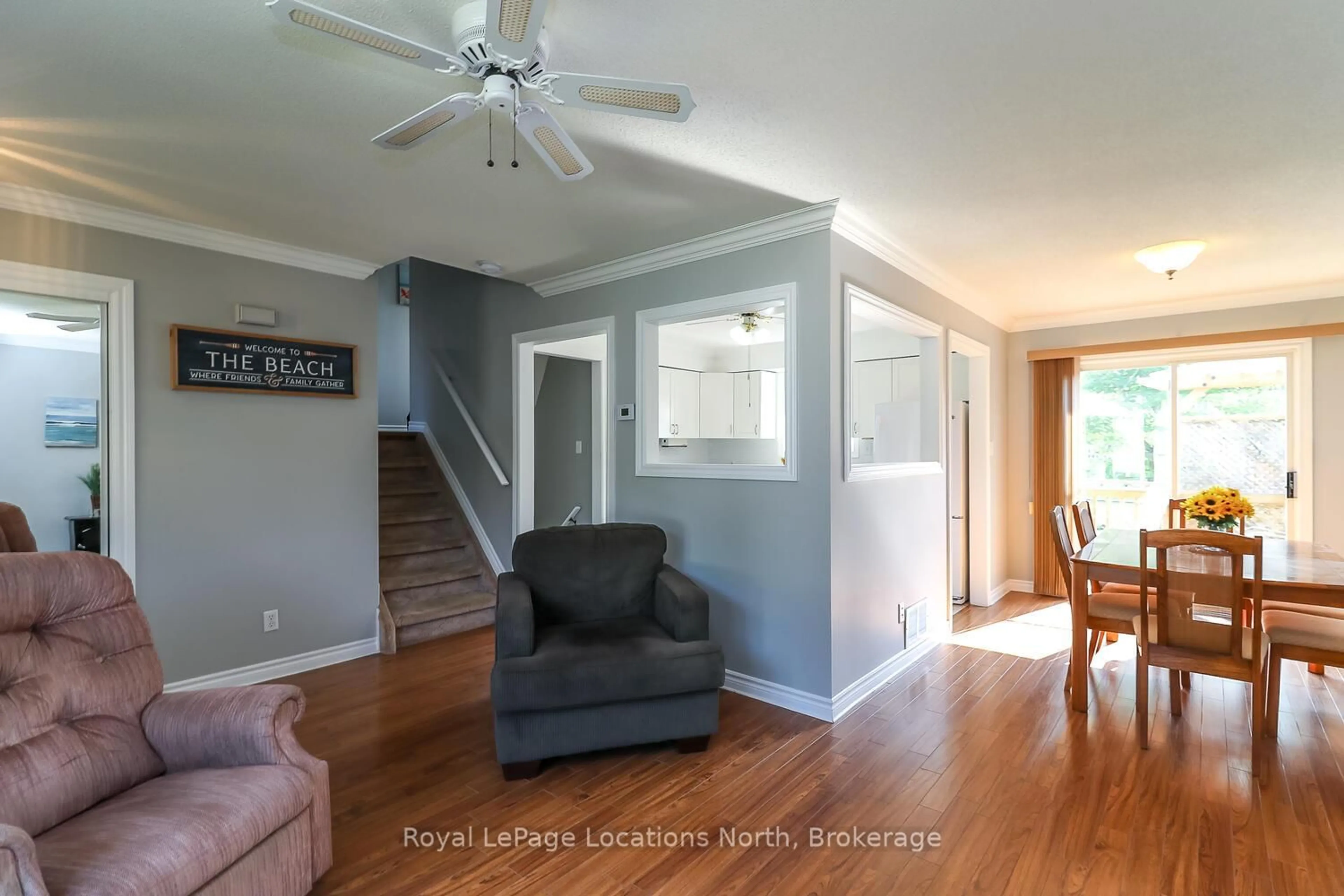 Living room with furniture, wood/laminate floor for 29 Innisbrook Dr, Wasaga Beach Ontario L9Z 1G3