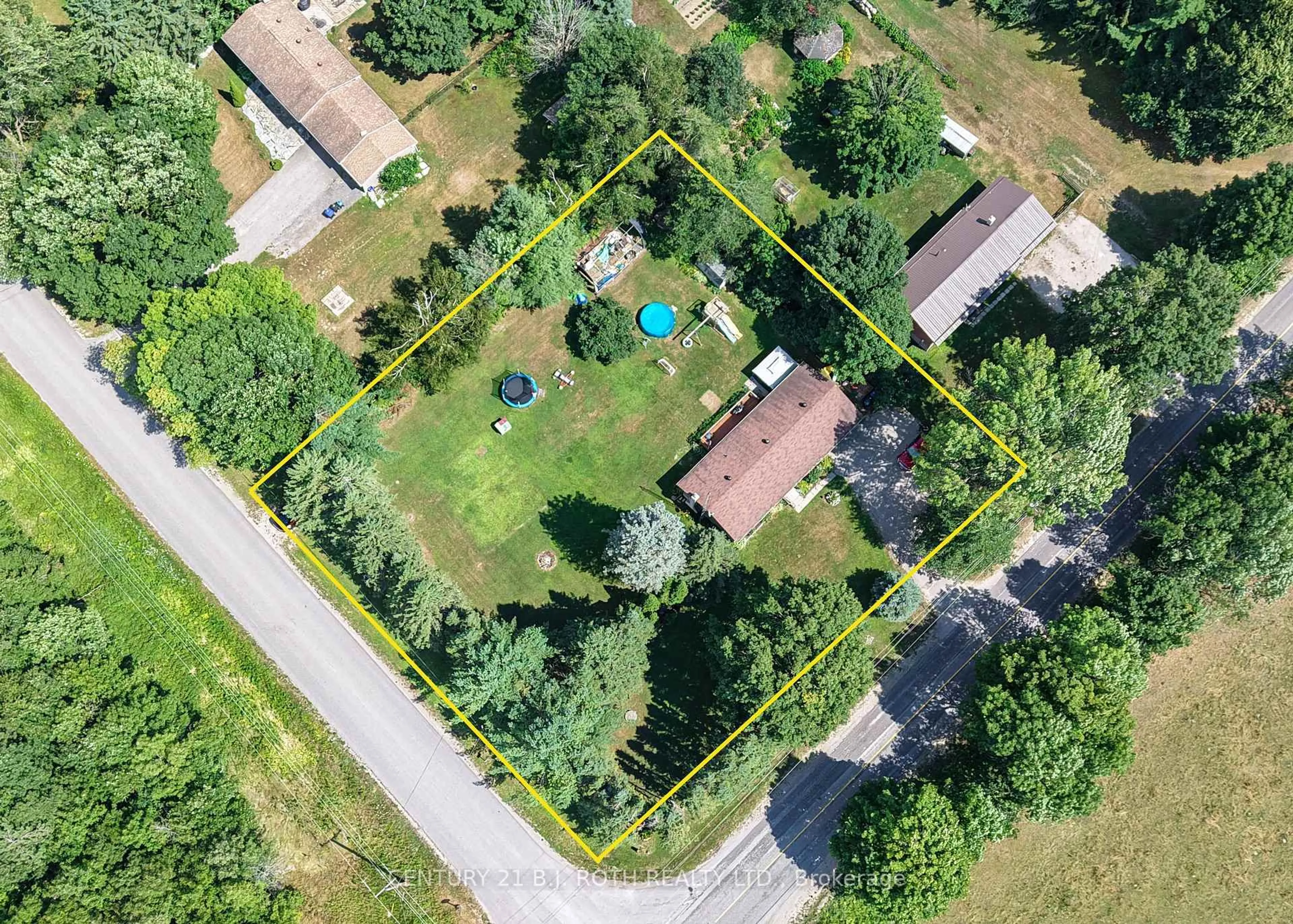 A pic from outside/outdoor area/front of a property/back of a property/a pic from drone, street for 2927 South Sparrow Lake Rd, Severn Ontario P0E 1N0