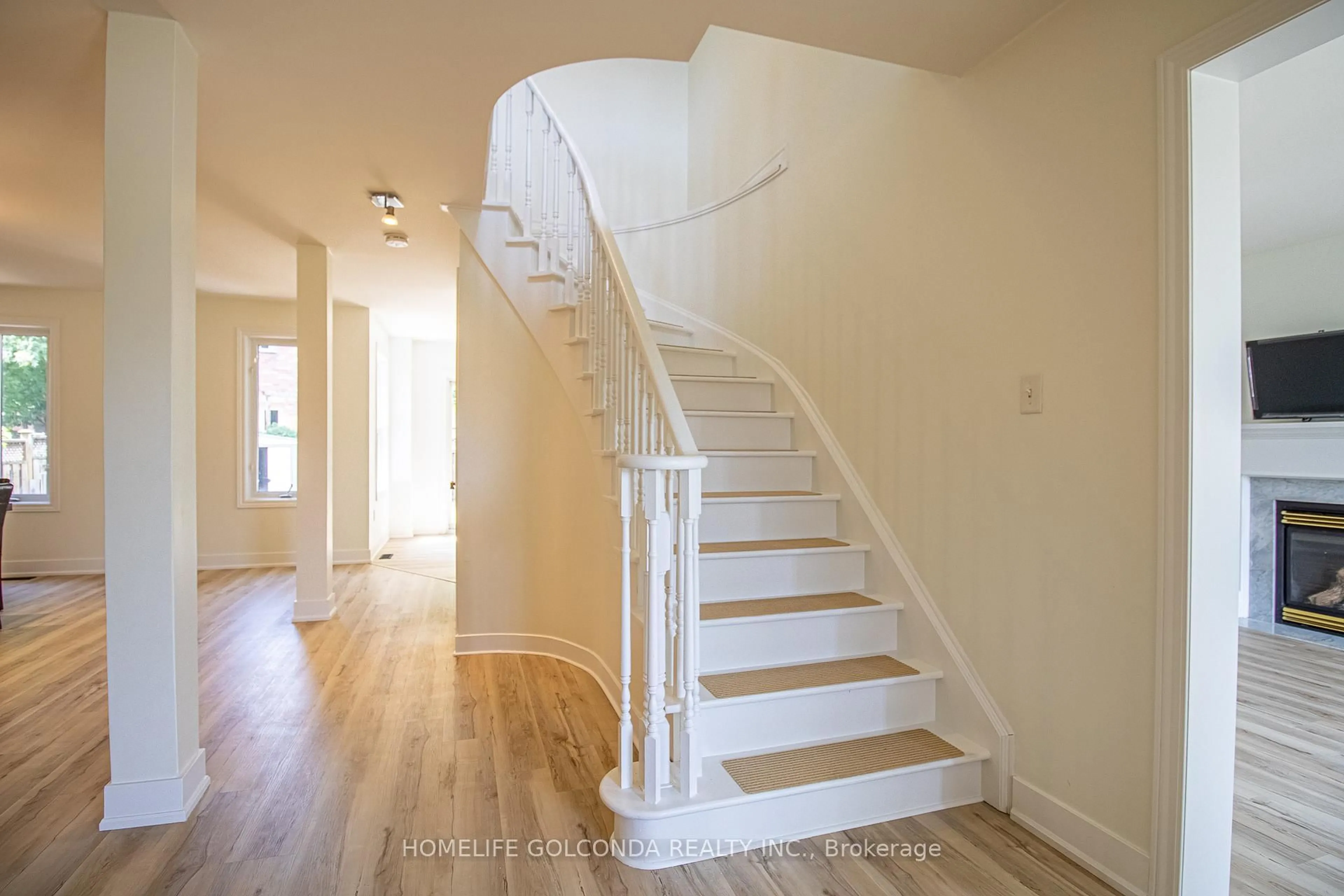 Stairs for 46 Kraus Rd, Barrie Ontario L4N 0N4