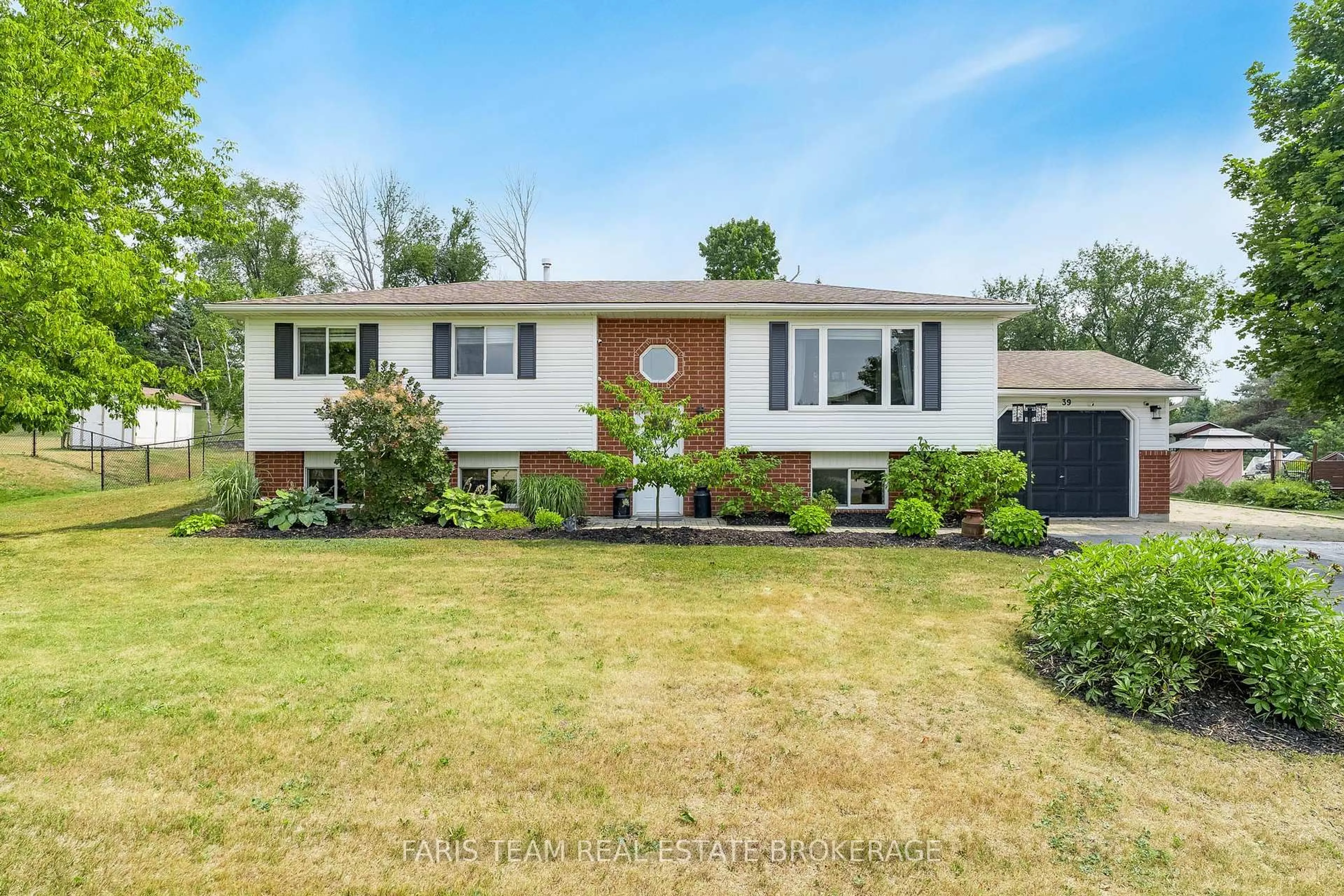 Home with vinyl exterior material, street for 39 Procee Circ, Oro-Medonte Ontario L4M 4Y8