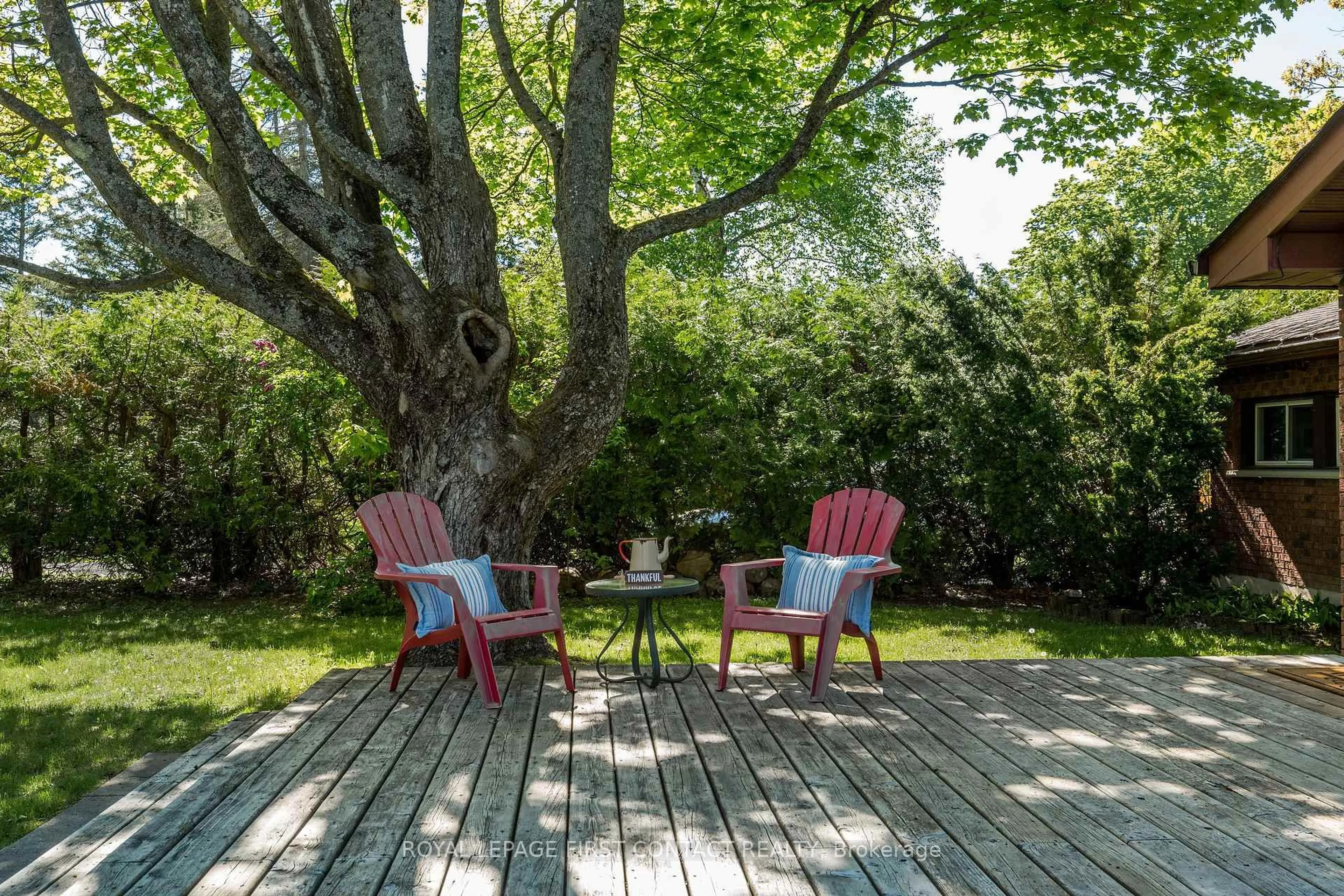 Patio, forest/trees view for 11 Broad St, Penetanguishene Ontario L9M 1E9