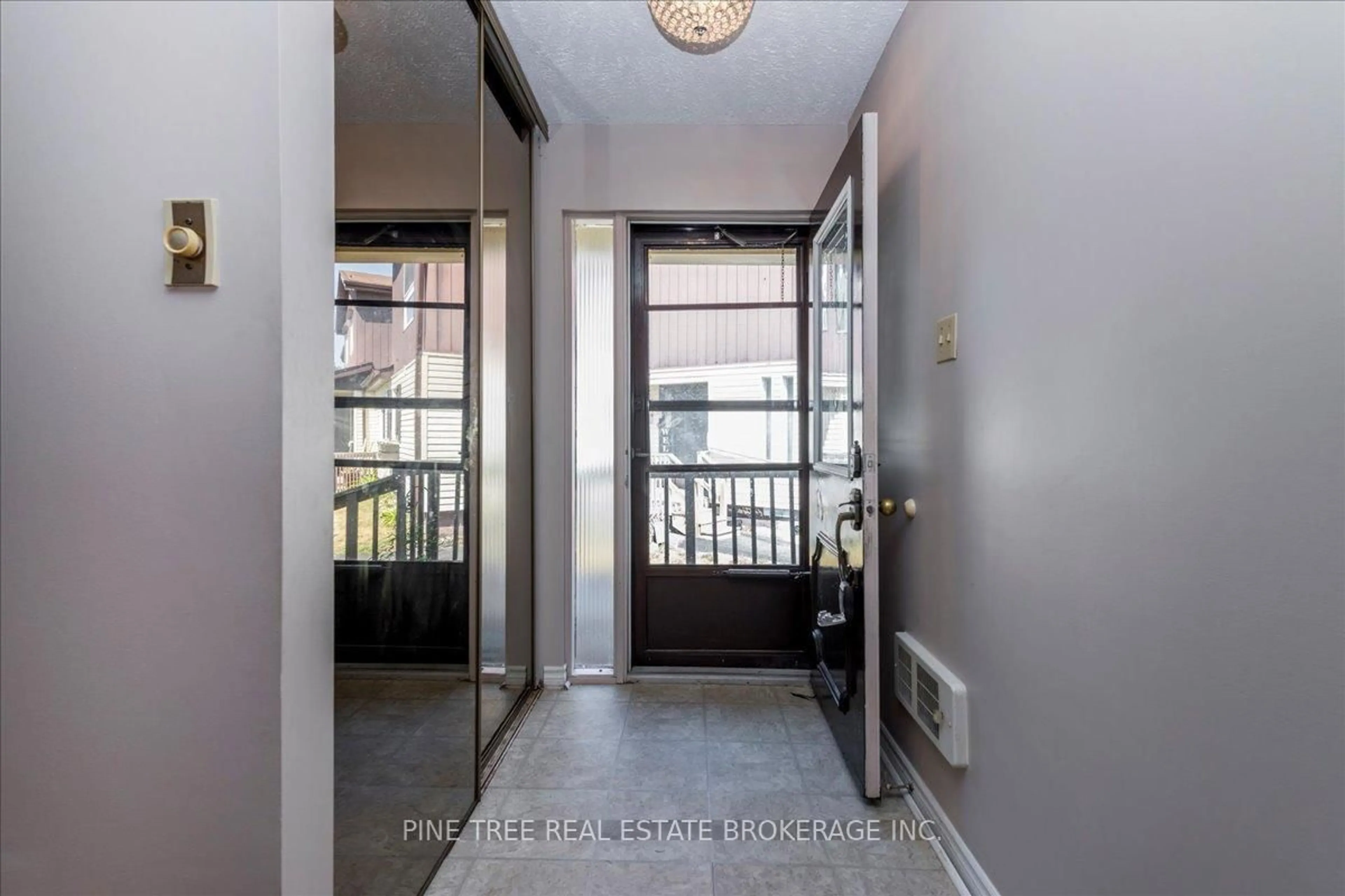 Indoor entryway for 70 Laguna Pkwy #9, Ramara Ontario L0K 1B0