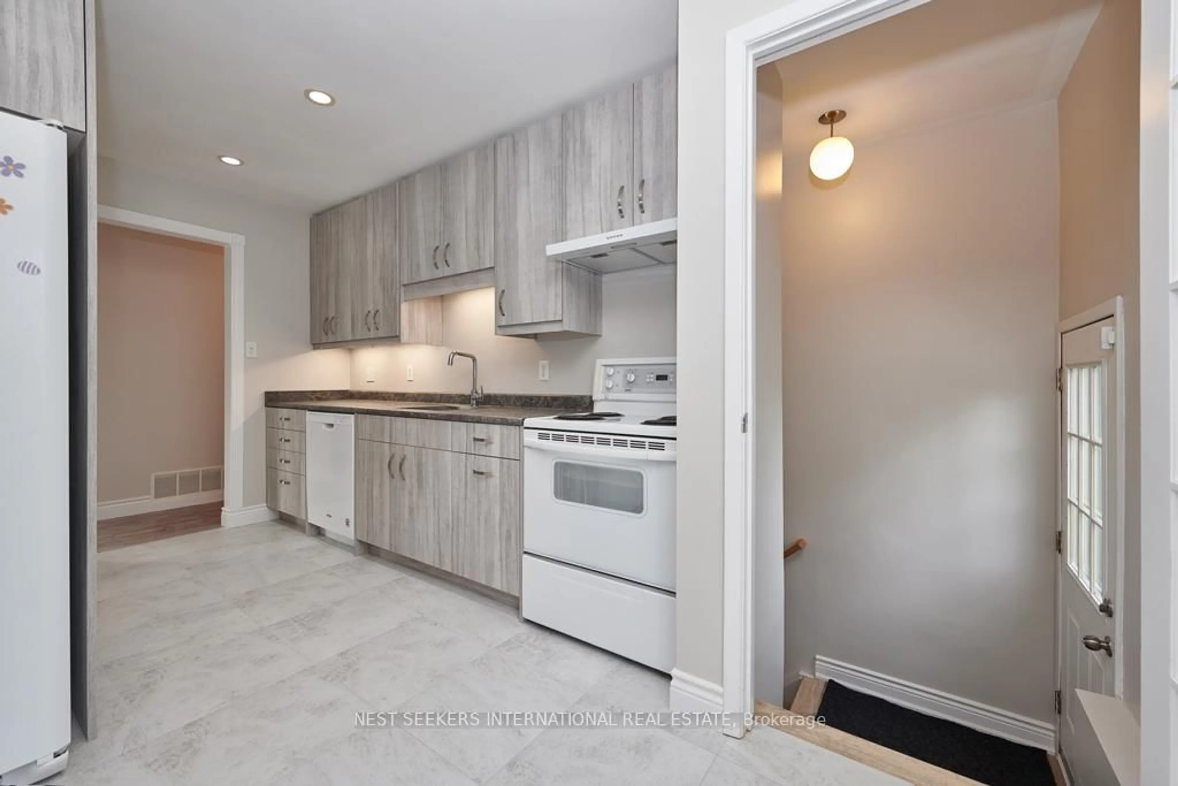 Unknown for 257 Dodson Rd, Barrie Ontario L4N 4T6