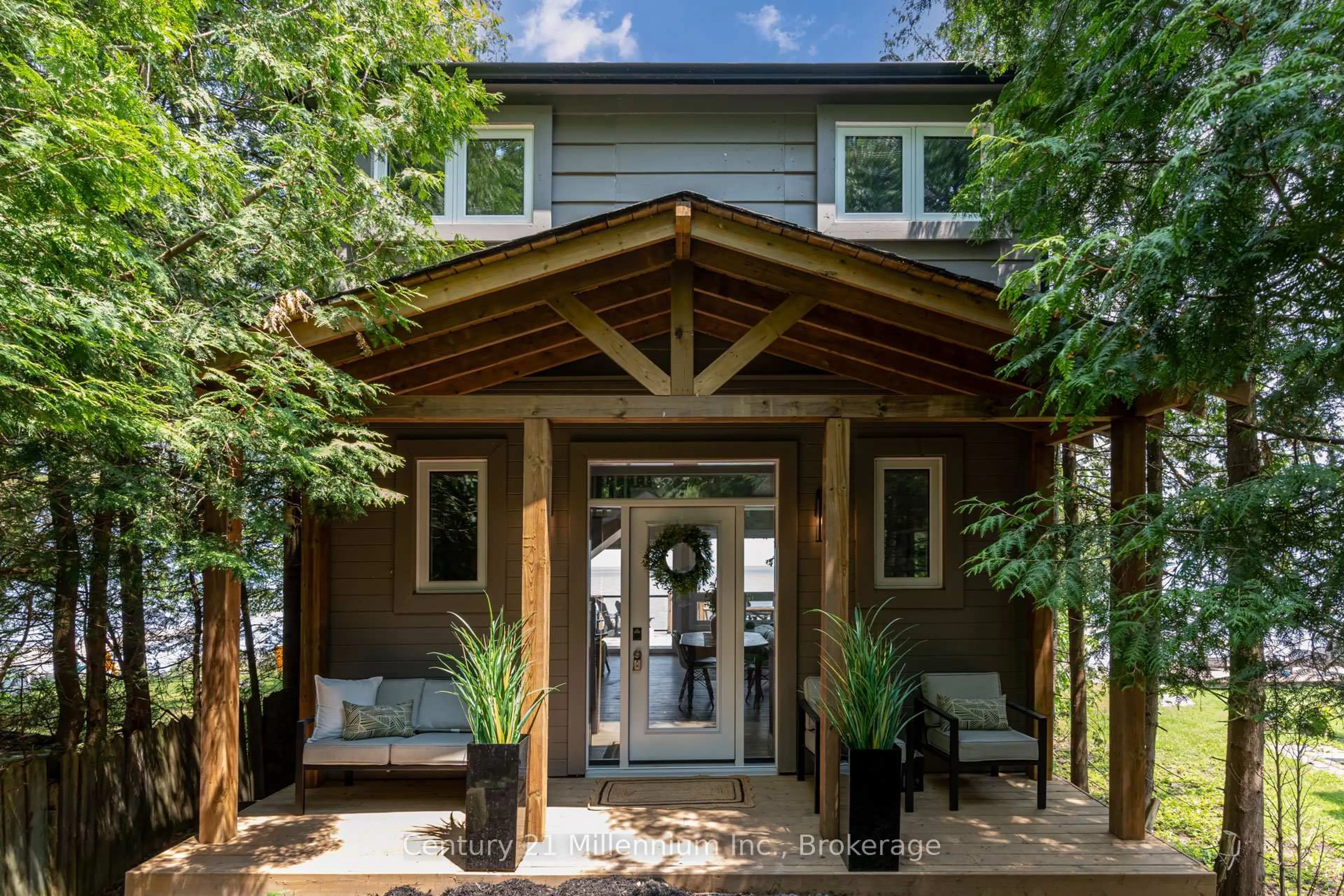 Indoor entryway for 75 Glen Rd, Collingwood Ontario L9Y 0X2