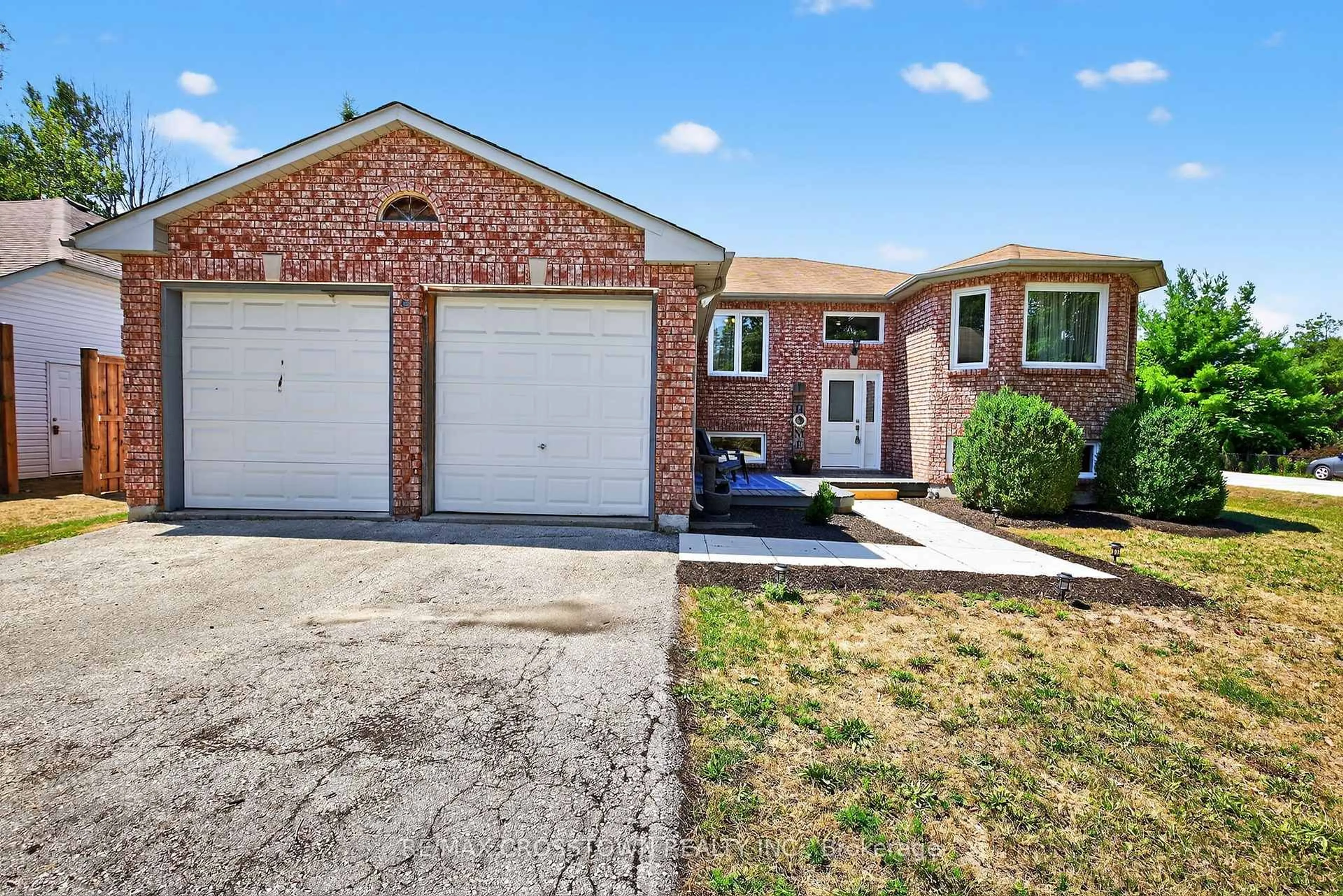 Home with brick exterior material, street for 2 BIRCHMOUNT Circ, Wasaga Beach Ontario L9Z 1H8
