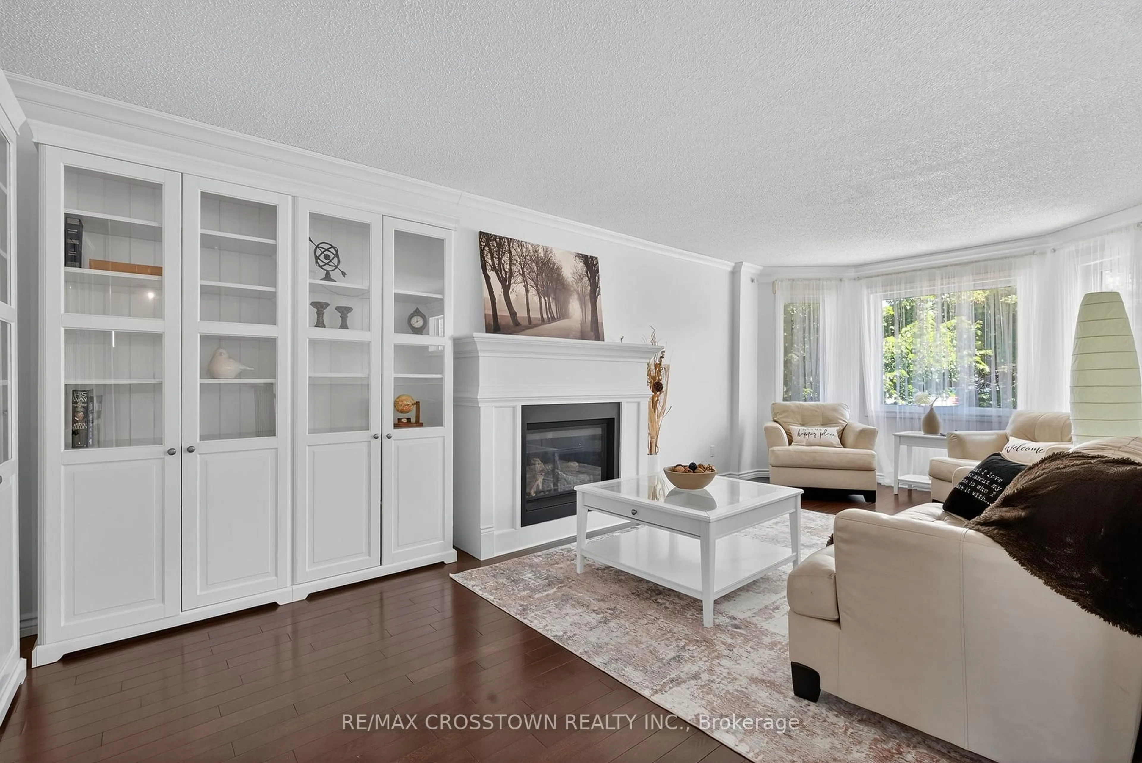 Living room with furniture, unknown for 2 BIRCHMOUNT Circ, Wasaga Beach Ontario L9Z 1H8