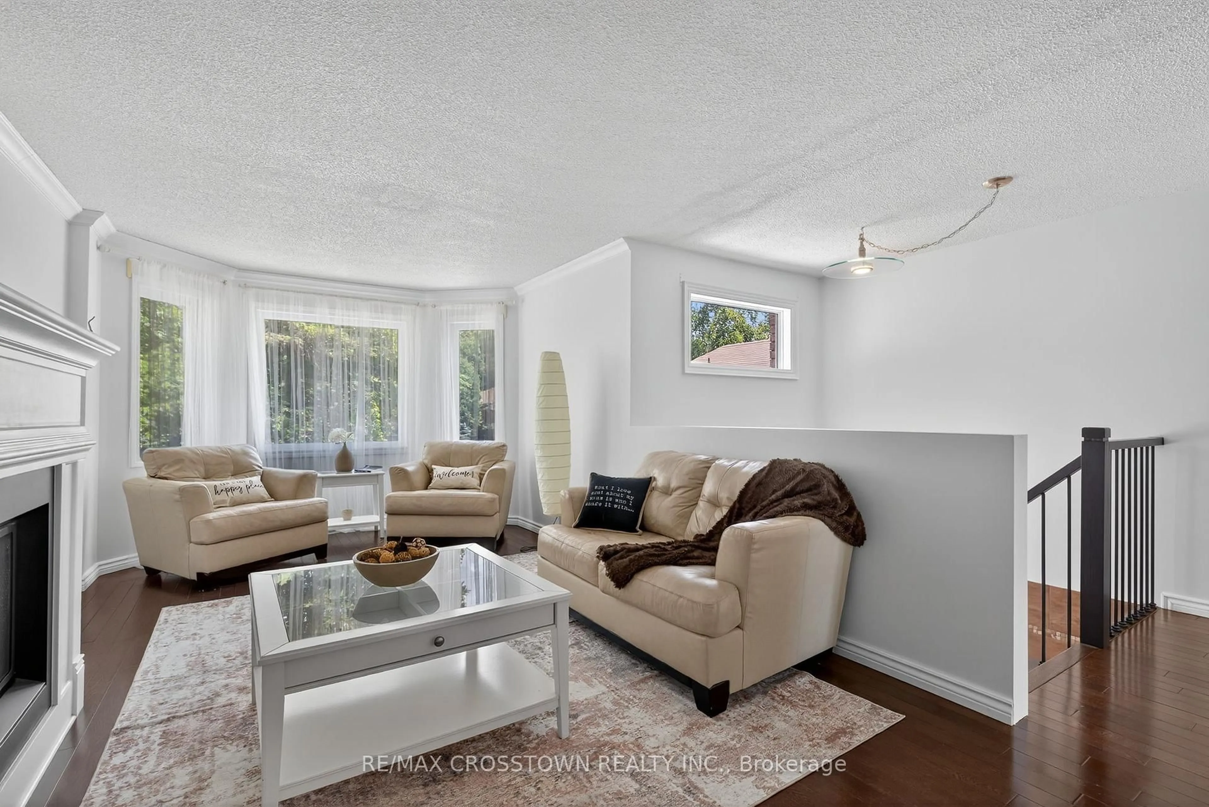 Living room with furniture, unknown for 2 BIRCHMOUNT Circ, Wasaga Beach Ontario L9Z 1H8