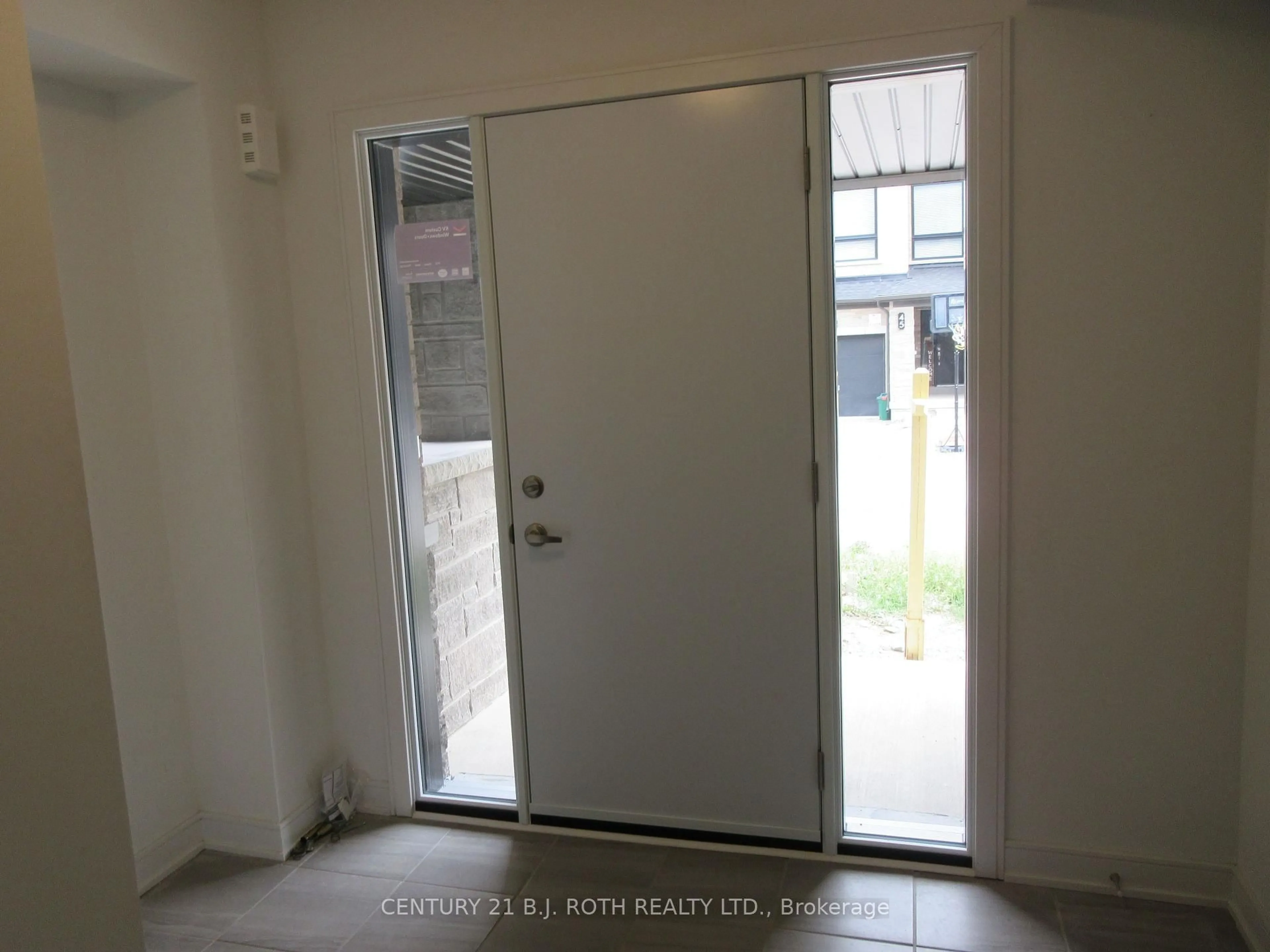 Indoor entryway for 44 Red Maple Lane, Barrie Ontario L9J 0N7